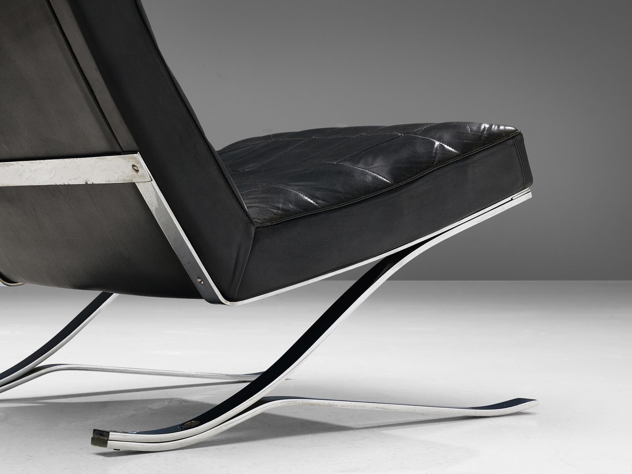 Mid-Century Modern Rudolf Horn for Rölf Cantilever Lounge Chairs in Black Leather and Steel (Chaises longues en porte-à-faux en cuir noir et acier) en vente