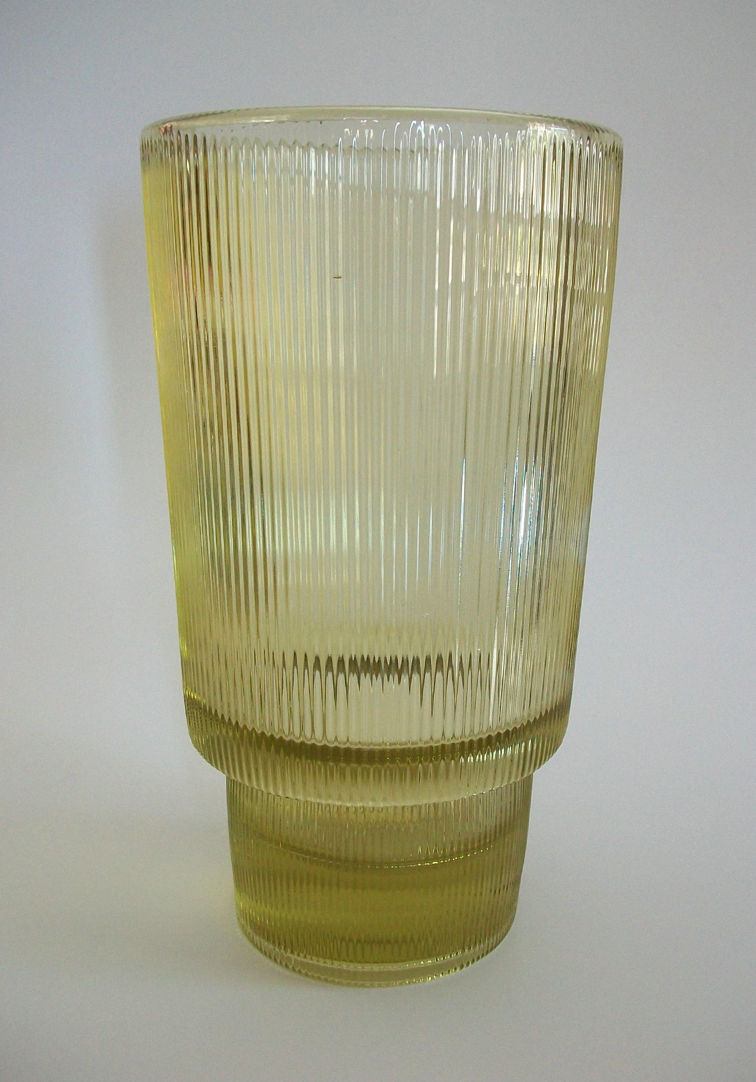 Mid-Century moderno RUDOLF JURNIKL - Sklo Union Rosice #692 - Vaso in vetro pressato - Cechia - 1963 in vendita