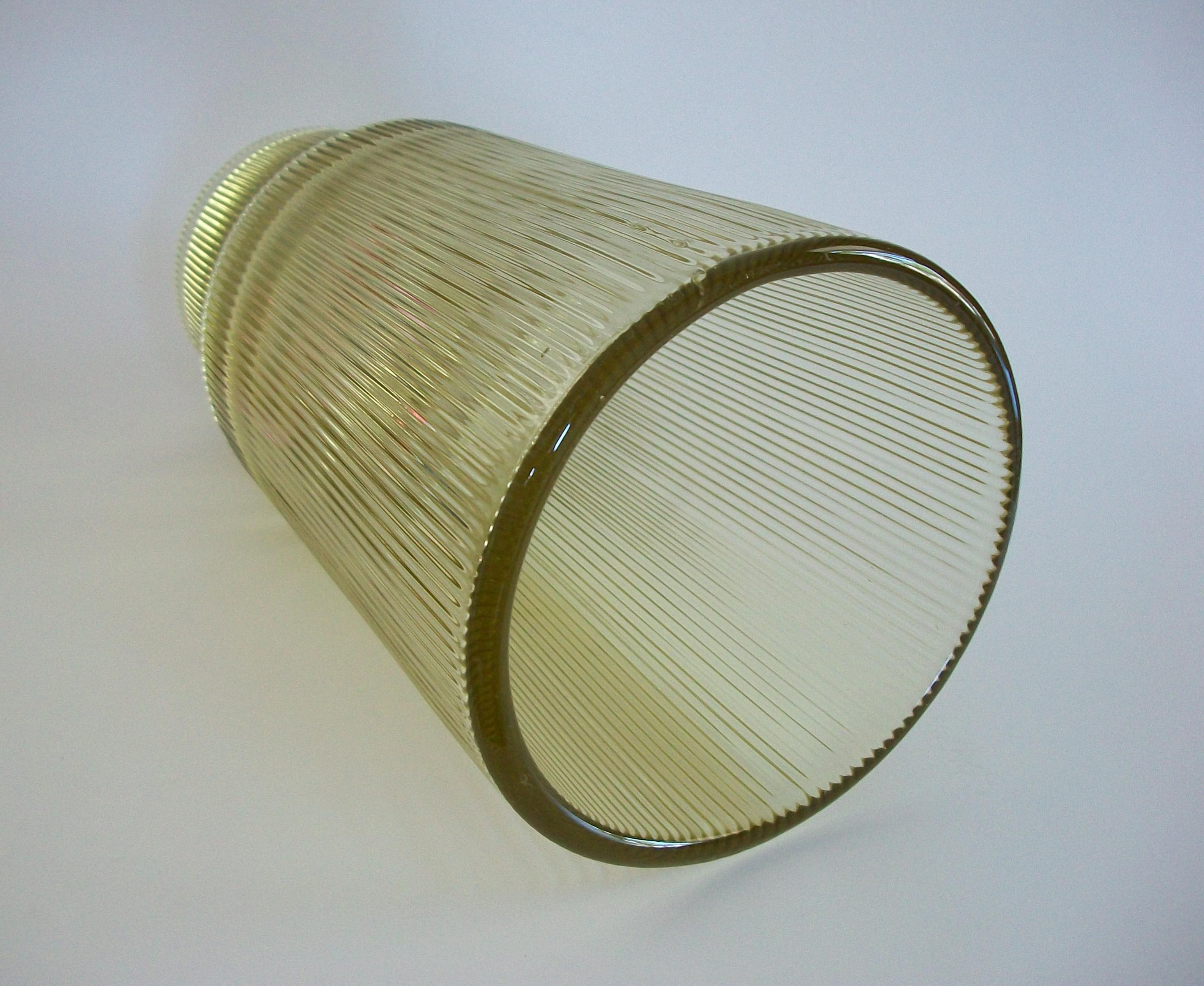Vetro artistico RUDOLF JURNIKL - Sklo Union Rosice #692 - Vaso in vetro pressato - Cechia - 1963 in vendita