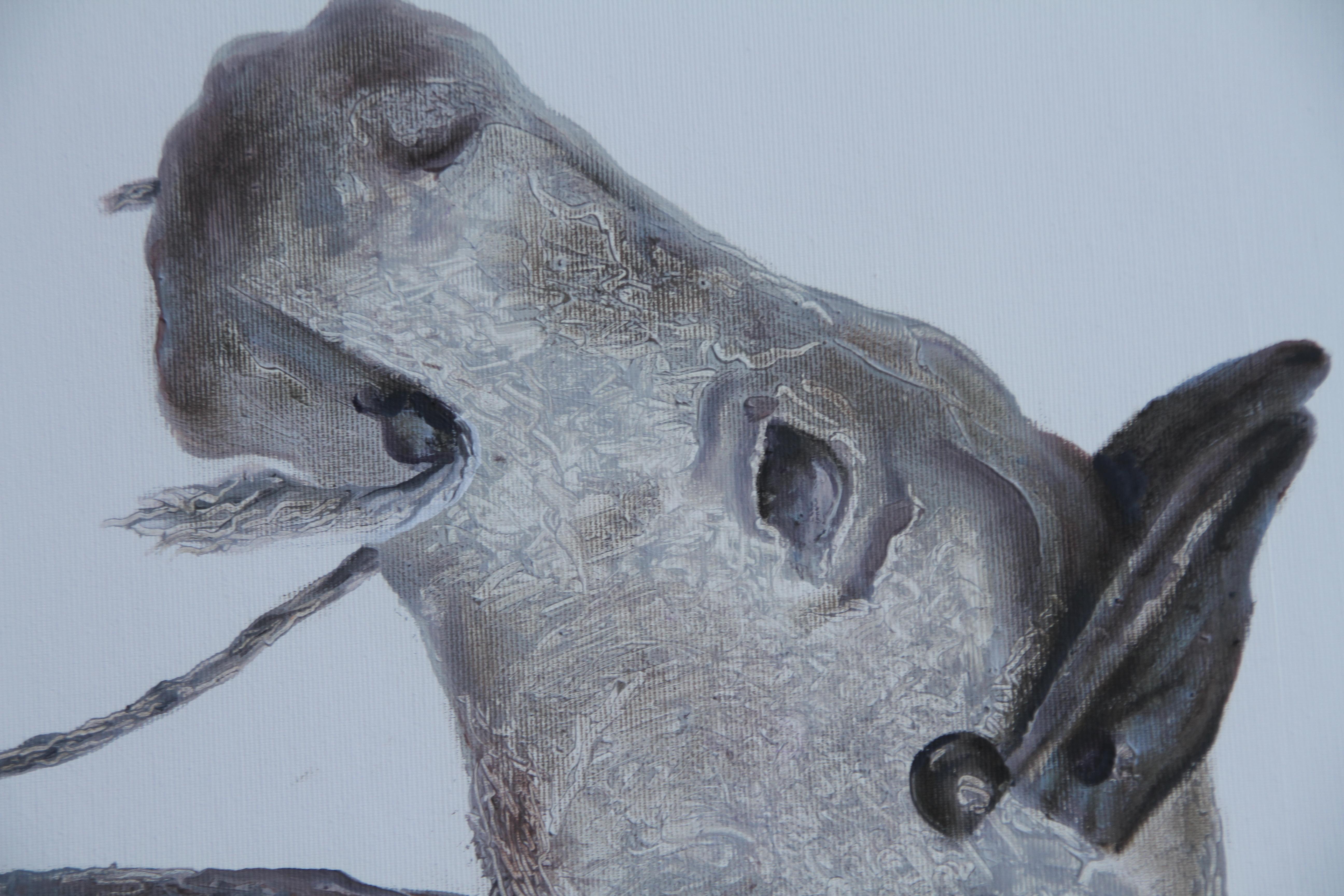 Mentor (surrealistische Ölgemälde Holz Pferd équine Relikt monochrom grau ) (Blau), Animal Painting, von Rudolf Kosow