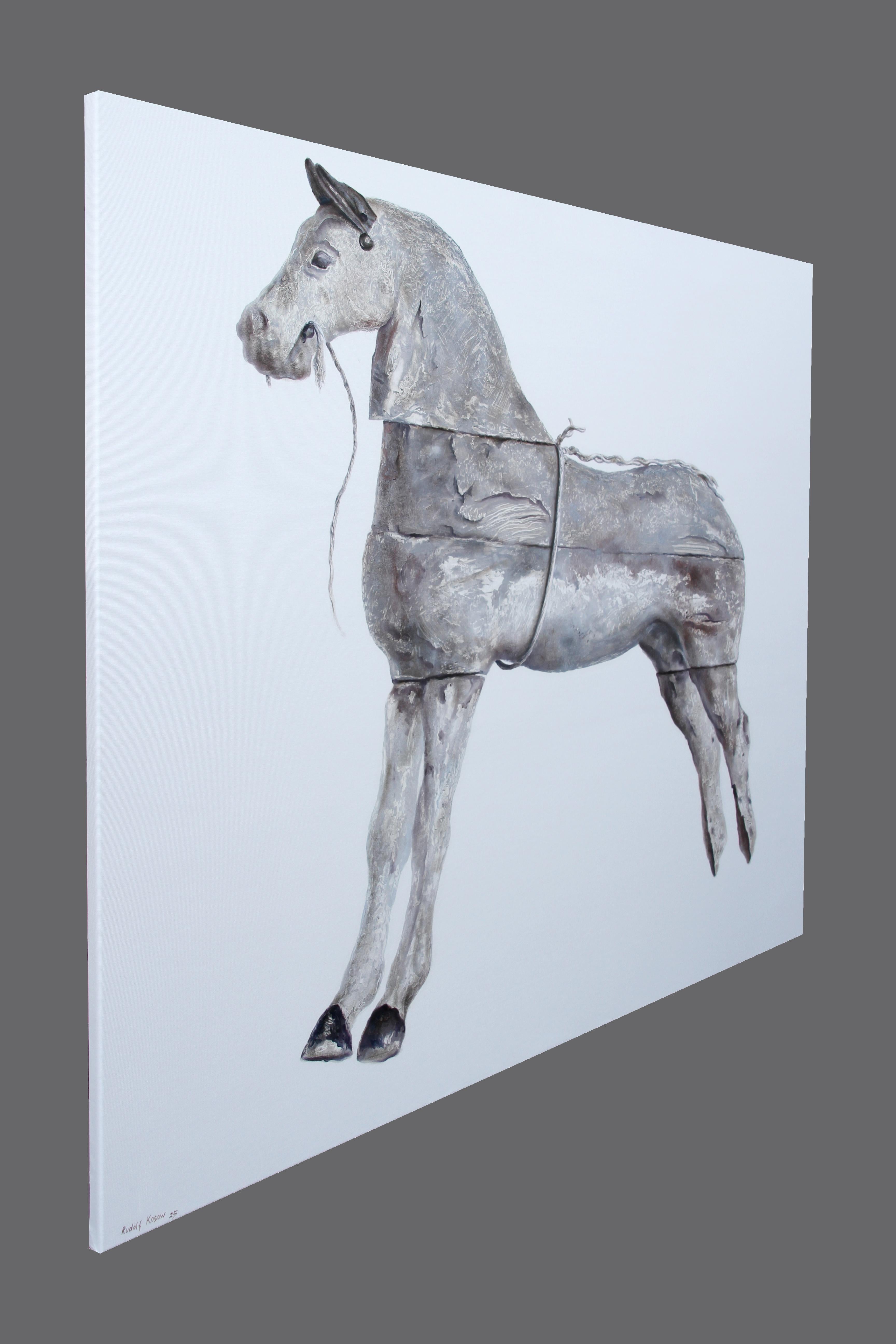 Eine fragmentierte Pferdeform schwebt in einer ruhigen, blassen Weite, ihr Körper wird von zarten Schnüren zusammengehalten, die sich sowohl schützend als auch zurückhaltend anfühlen. Texturierte Oberflächen, die an gealtertes Holz, Stein und