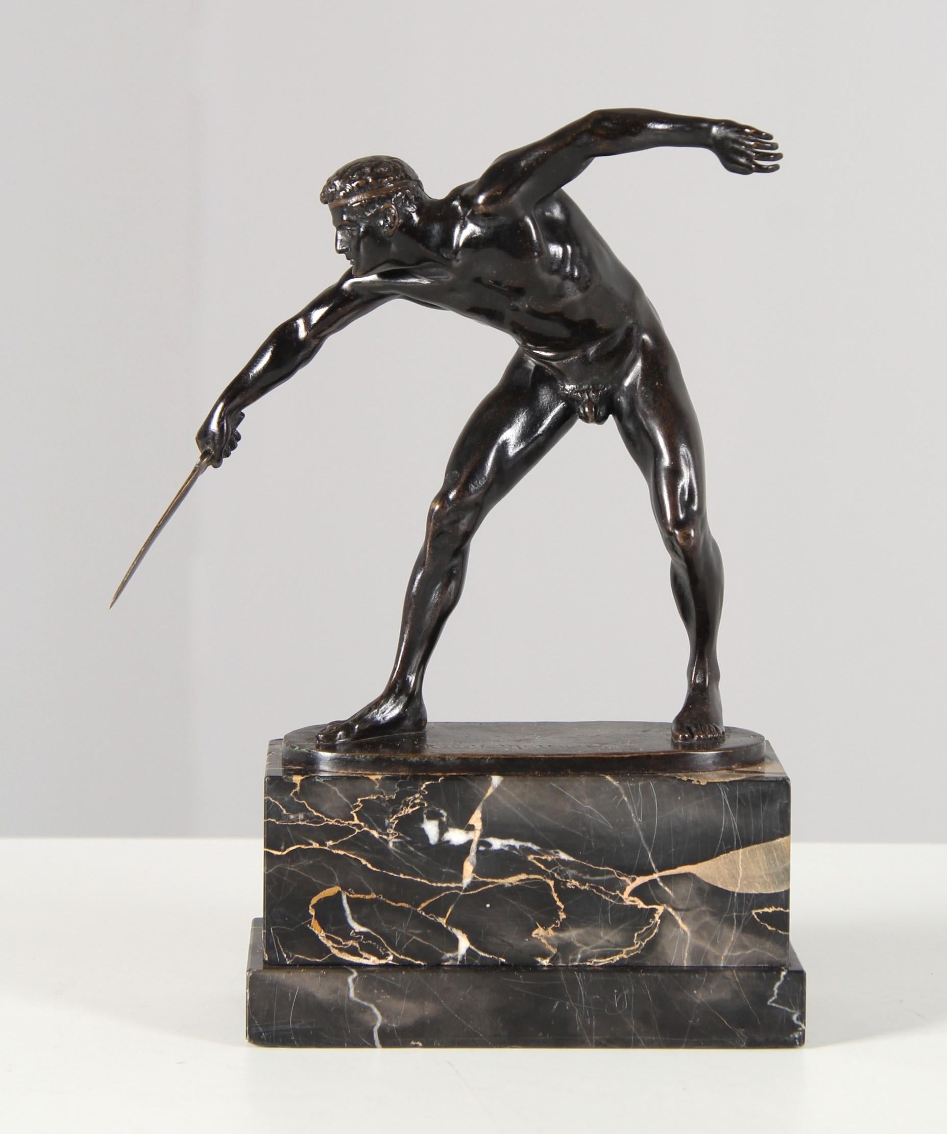 Tedesco Rudolf Marcus - Lo spadaccino, bronzo, Germania (Berlino), 1910 circa in vendita