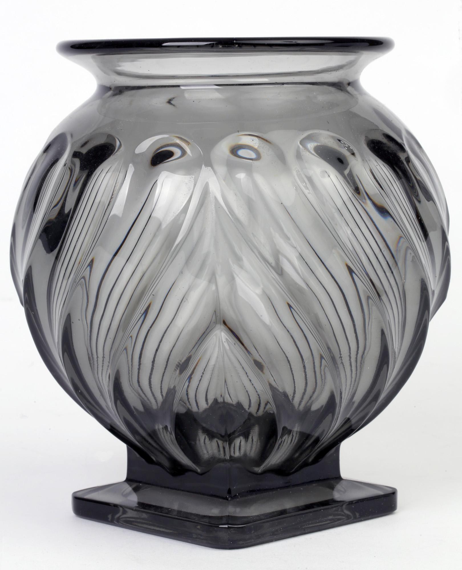 Rudolf Schrötter for Inwald Art Deco Grey Green Moulure Moderne Art Glass Vase For Sale 3