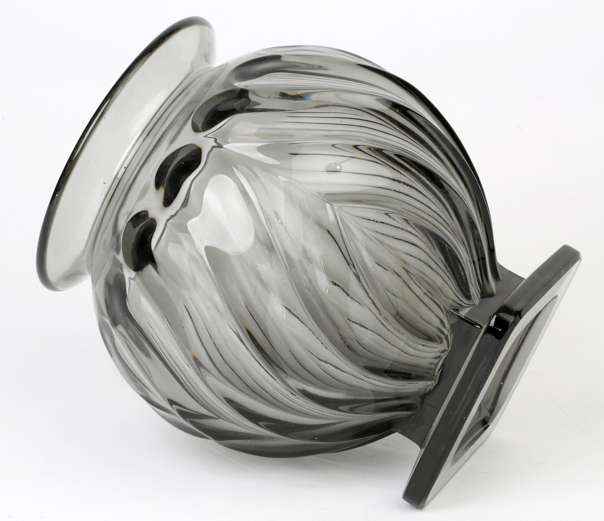 Ceco Rudolf Schrötter per Inwald Vaso in vetro artistico Art Deco Greene & Greene Moulure Moderne in vendita