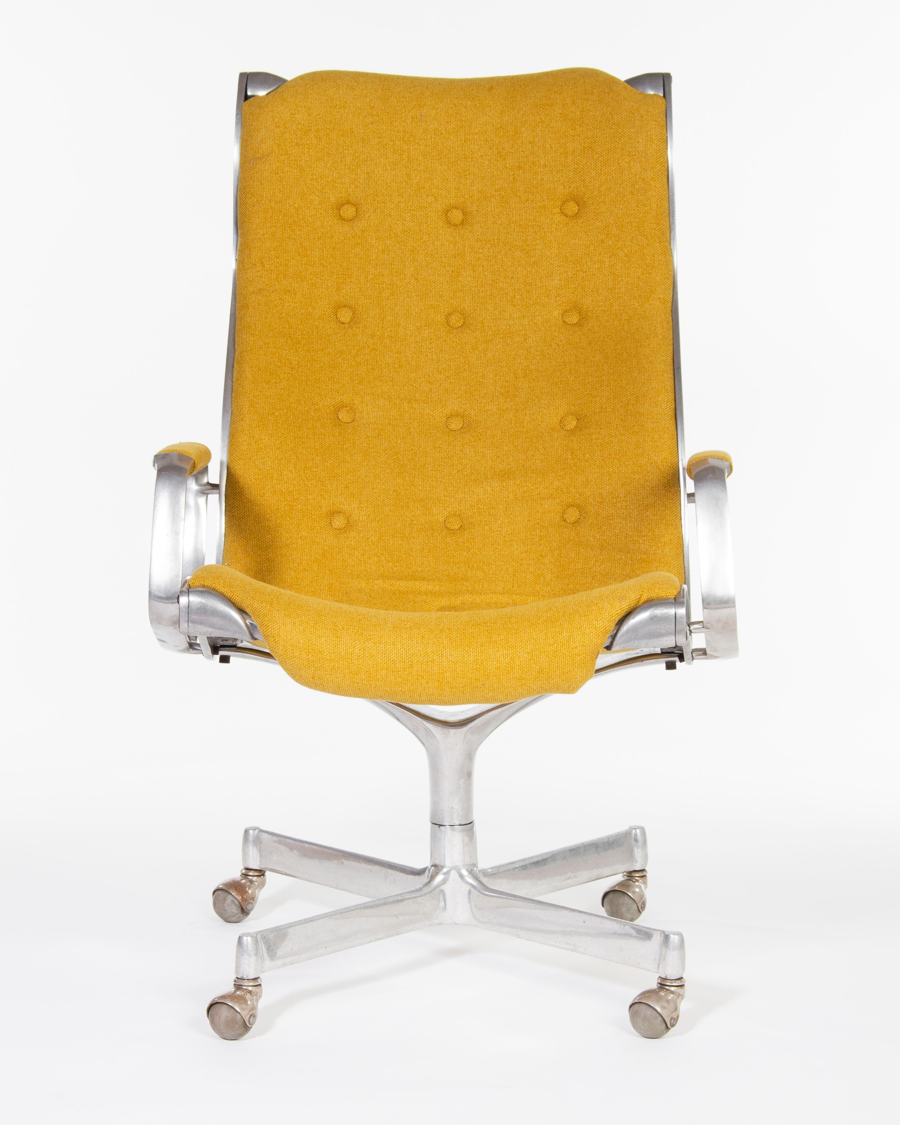 Swivel chair designed by Hungarian furniture architect Rudolf Szedleczky, from the 1970s.
 