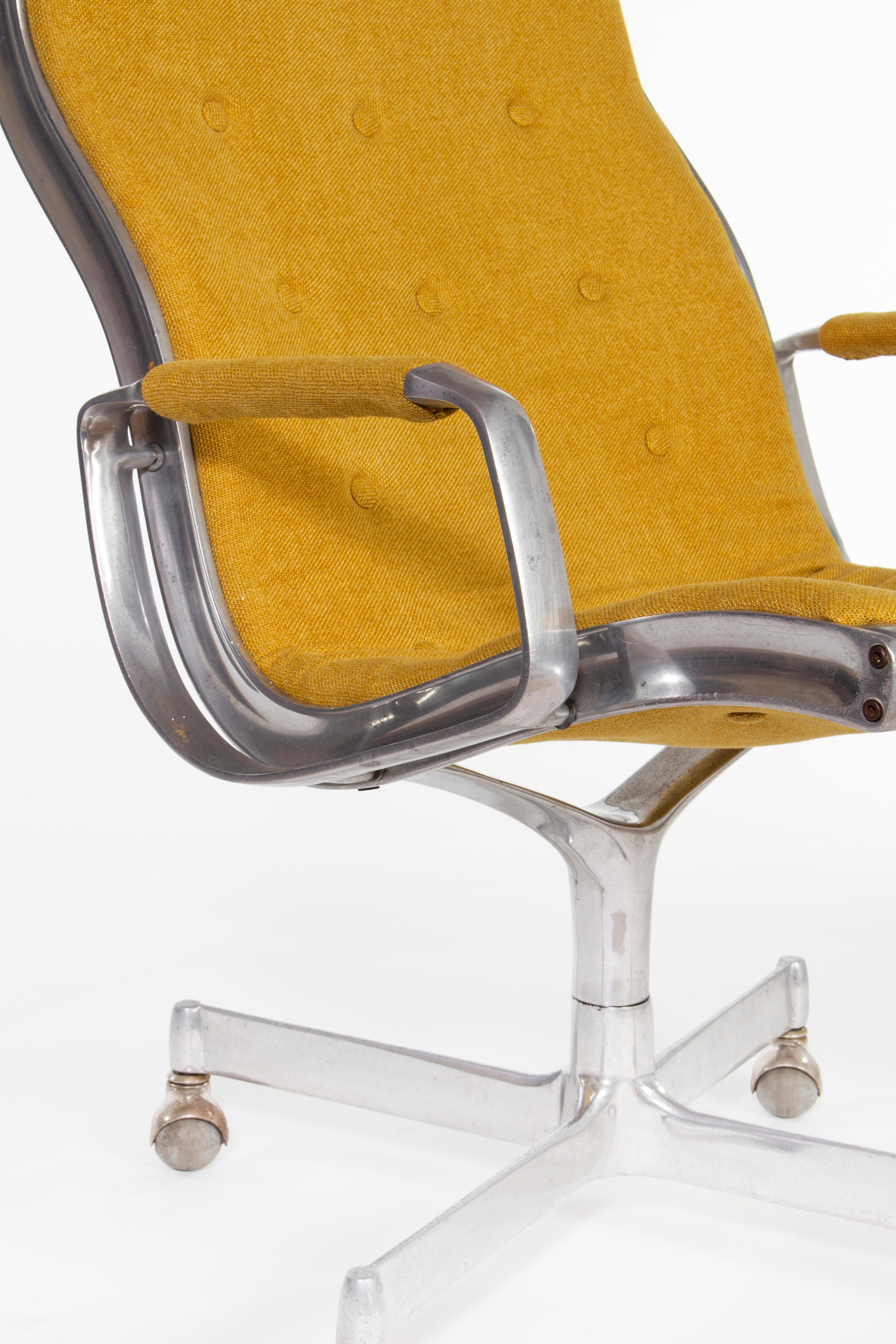 Rudolf Szedleczky Design Swivel Chair in Yellow, ca. 1970s In Fair Condition In Budapest, HU