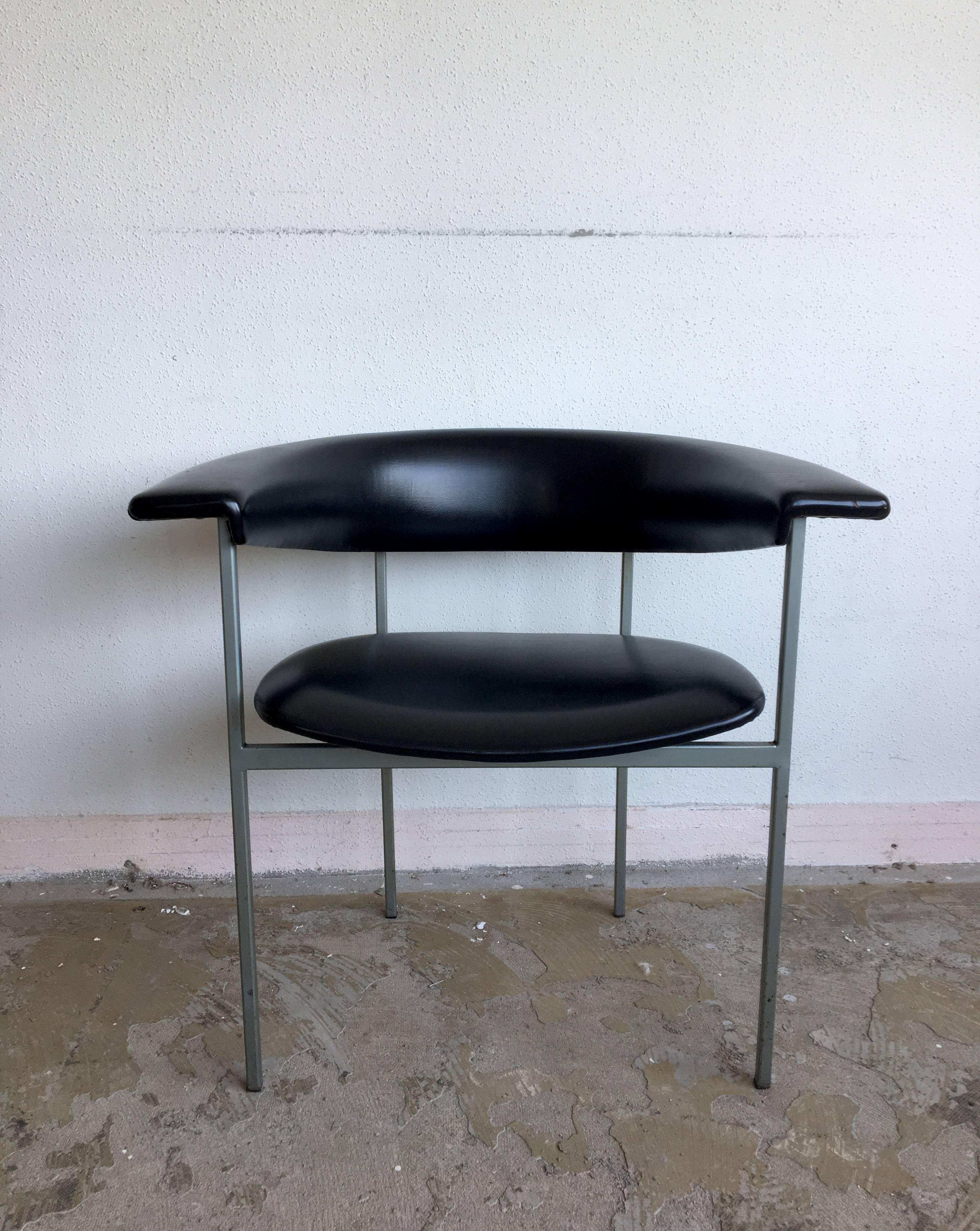 Rudolf Wolf, Pair of Dutch Design Black Metal Armchairs, Model Gamma, 1960s In Good Condition For Sale In Schagen, NL