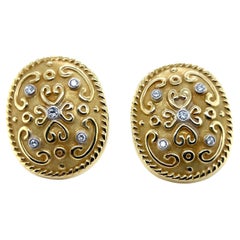 Rudolph Friedmann Pendientes Flor de Lis Diamante Oro Amarillo 18k Reverso Omega