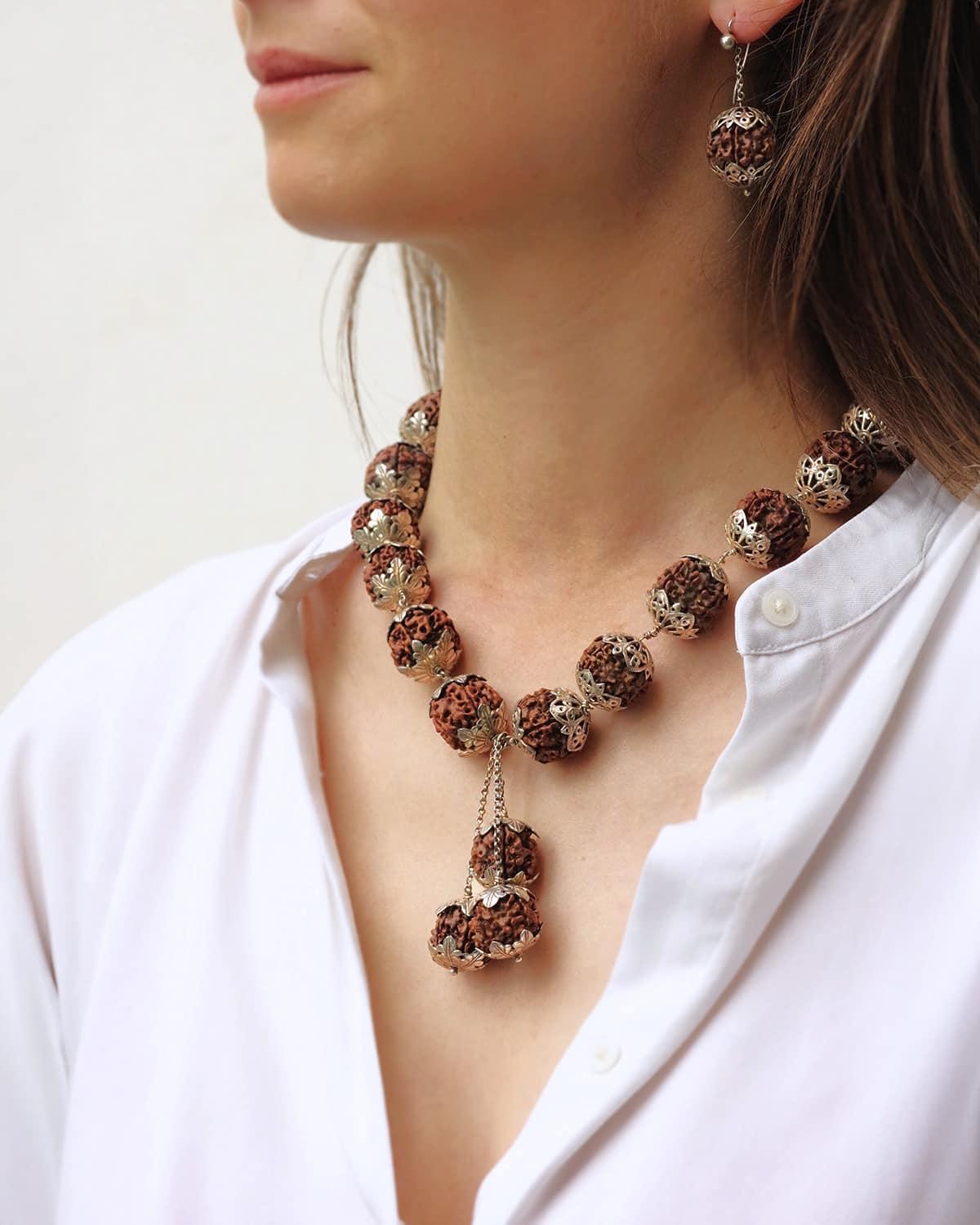 Rudraksha silver set, necklace, bracelets, earring, brooch from 1950's India In Good Condition For Sale In PARIS, FR