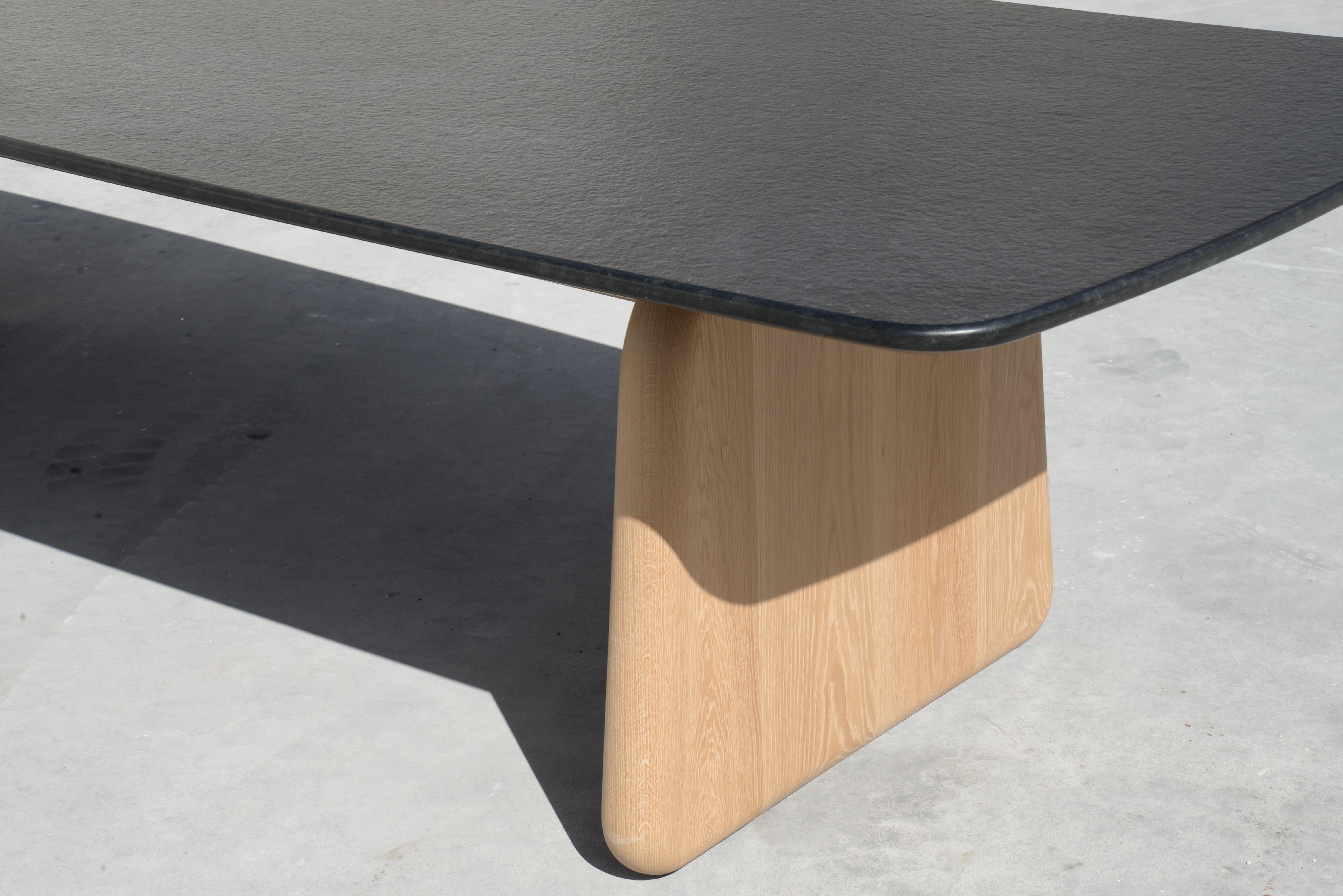 British Rue Du Bac Dining Table in Oakwood and Granite Top For Sale