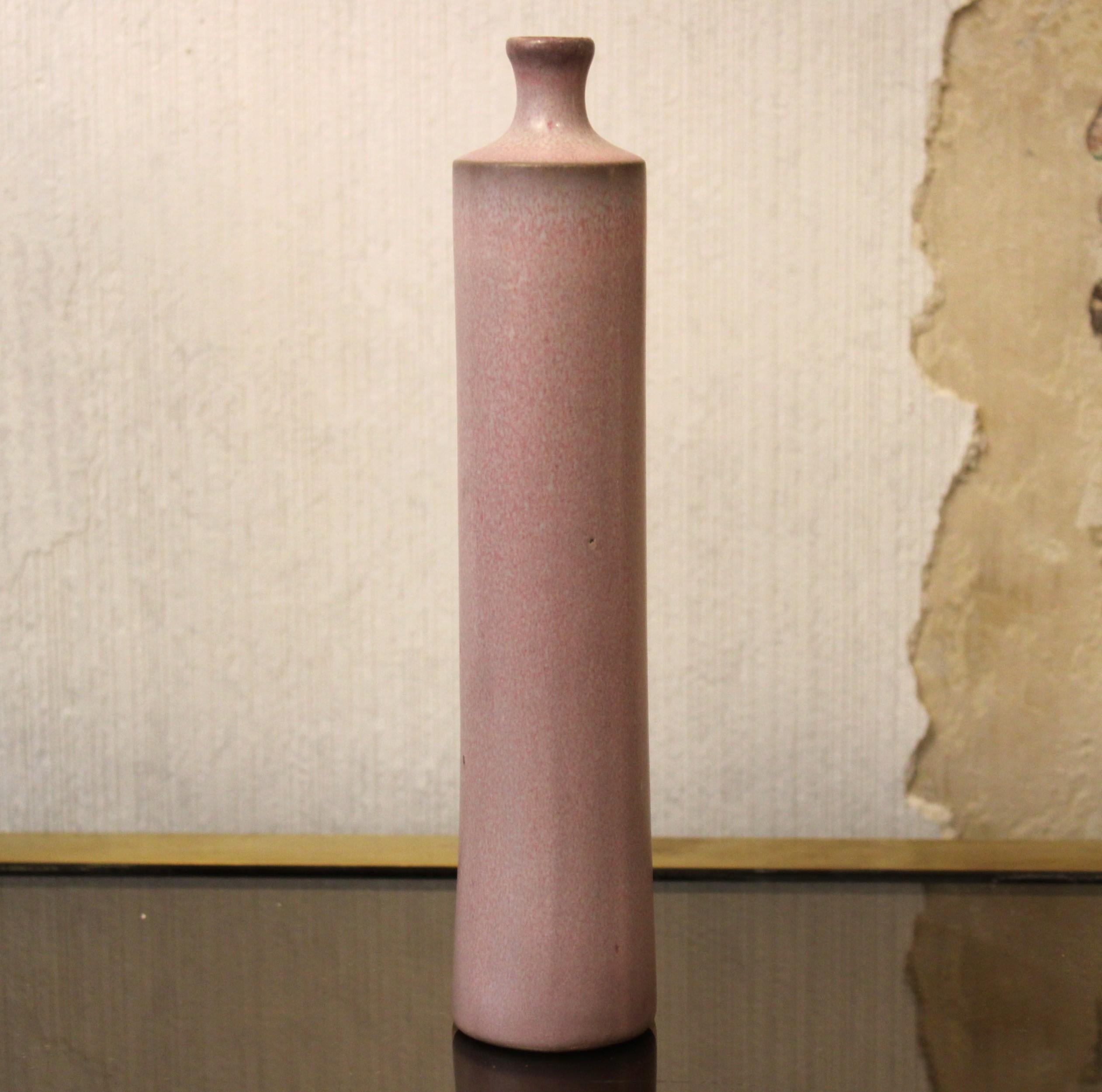 Ceramic bottle by Jacques (1926-2088) and Dani Ruelland (1933-2010).
Very light pink color
Signed Ruelland under the base.
France, circa 1960