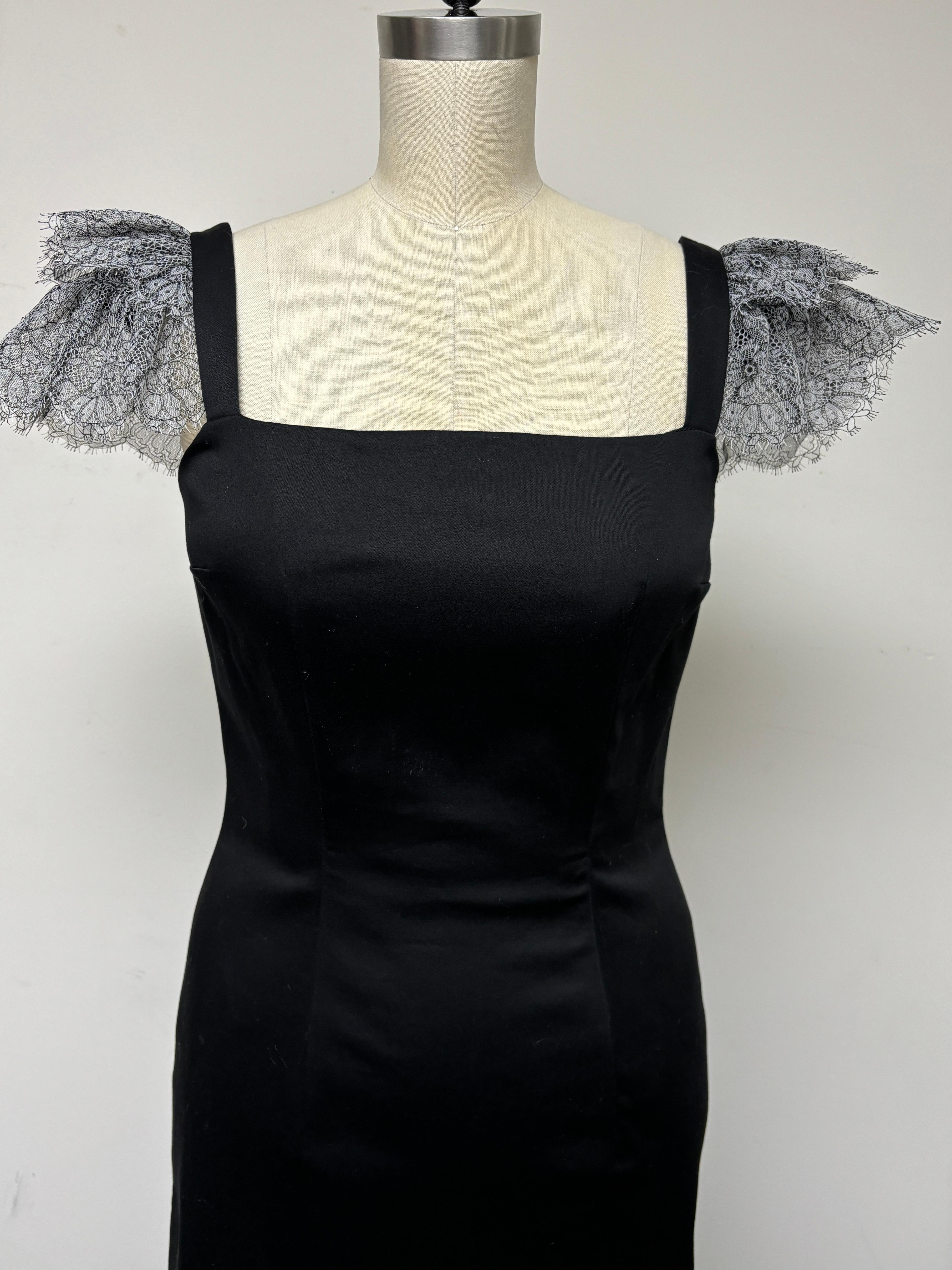 French Lace Ruffle Sleeve Slim Black Cotton Dress For Sale 6