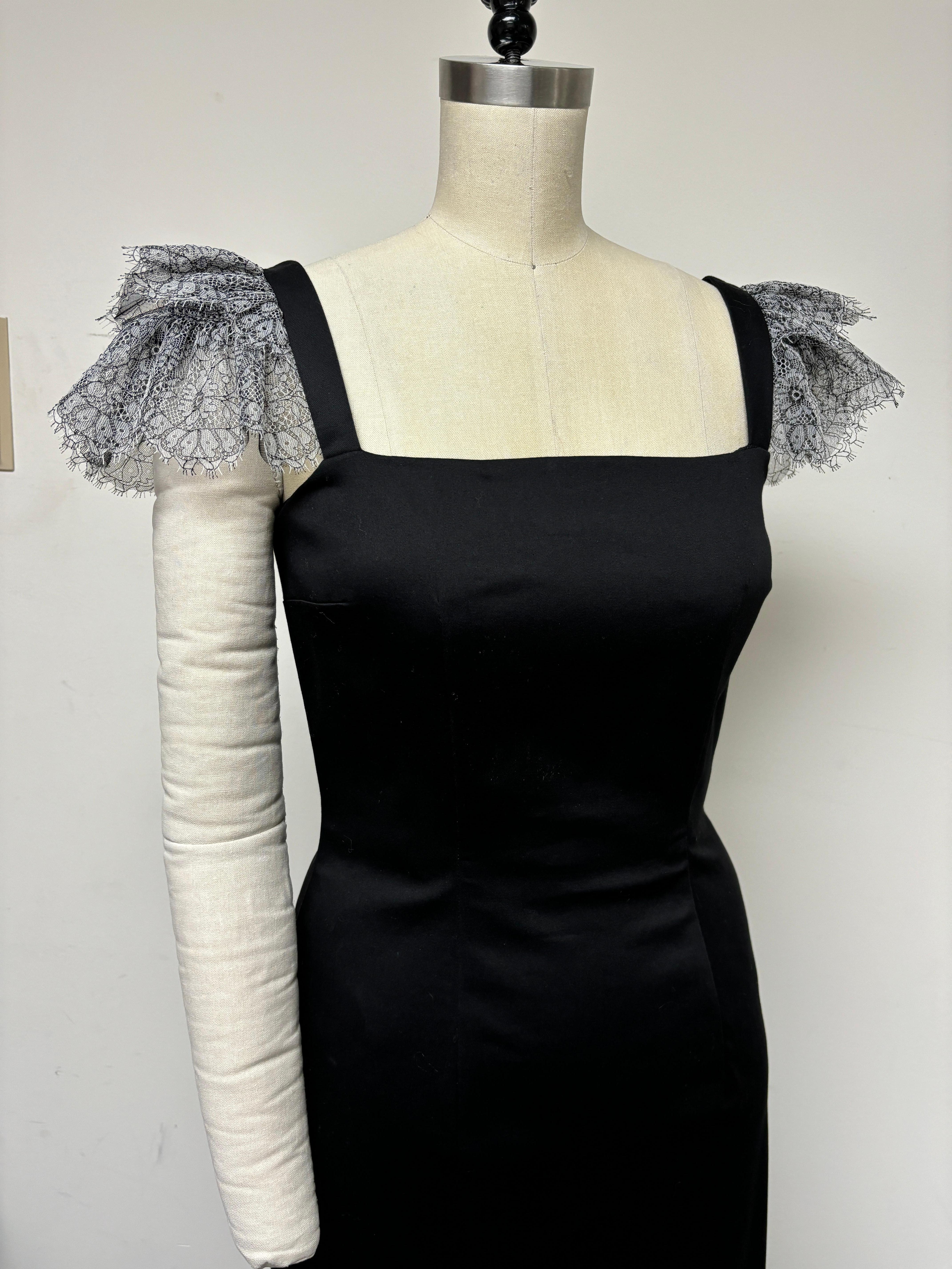 French Lace Ruffle Sleeve Slim Black Cotton Dress For Sale 4