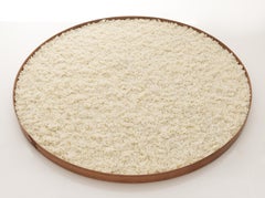 Gerafftes weißes Porzellan Zeitgenössische Wandskulptur, Sara Dodd