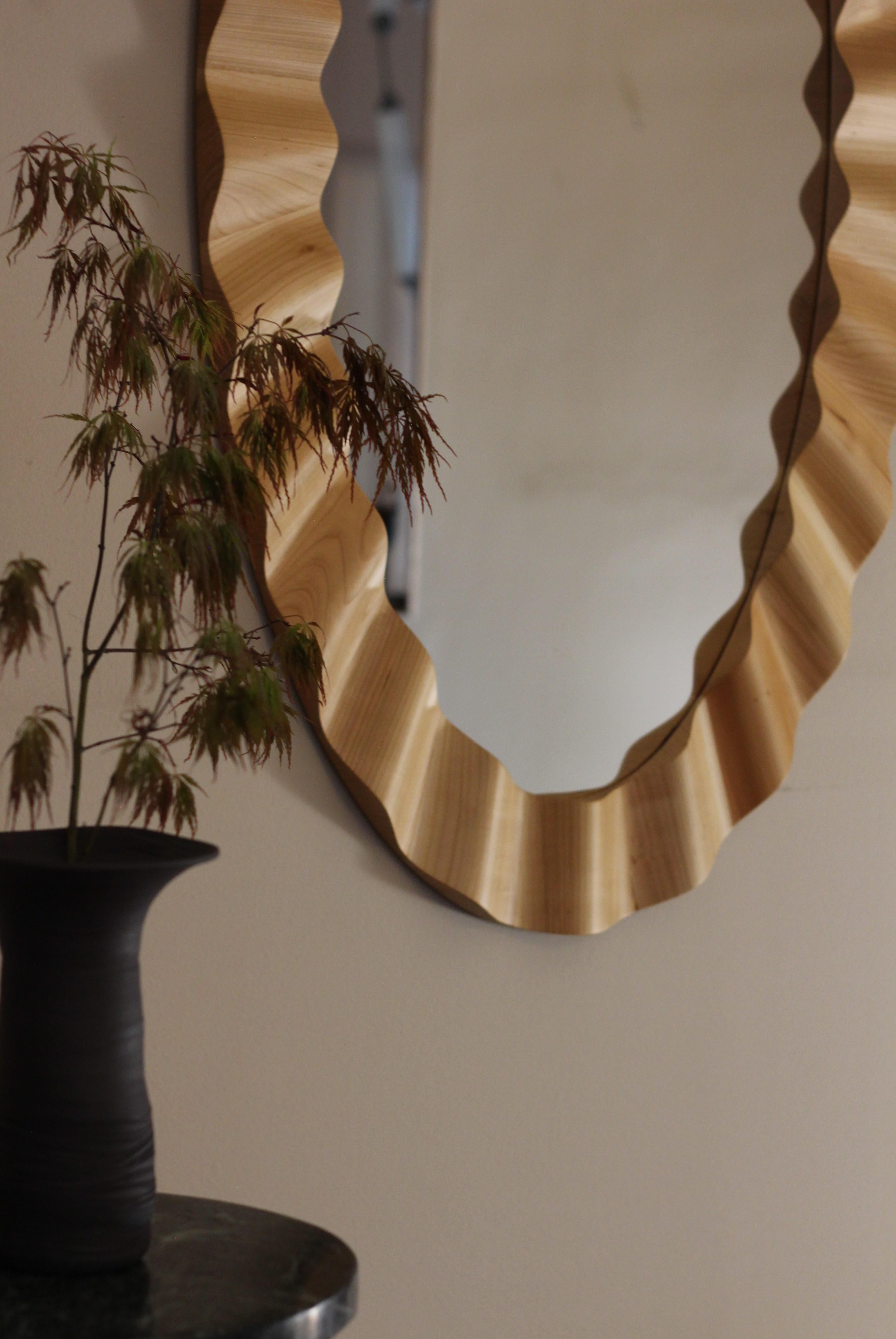 Ruffles Cherry Wood Mirror by Studio TOOJ in vendita 1