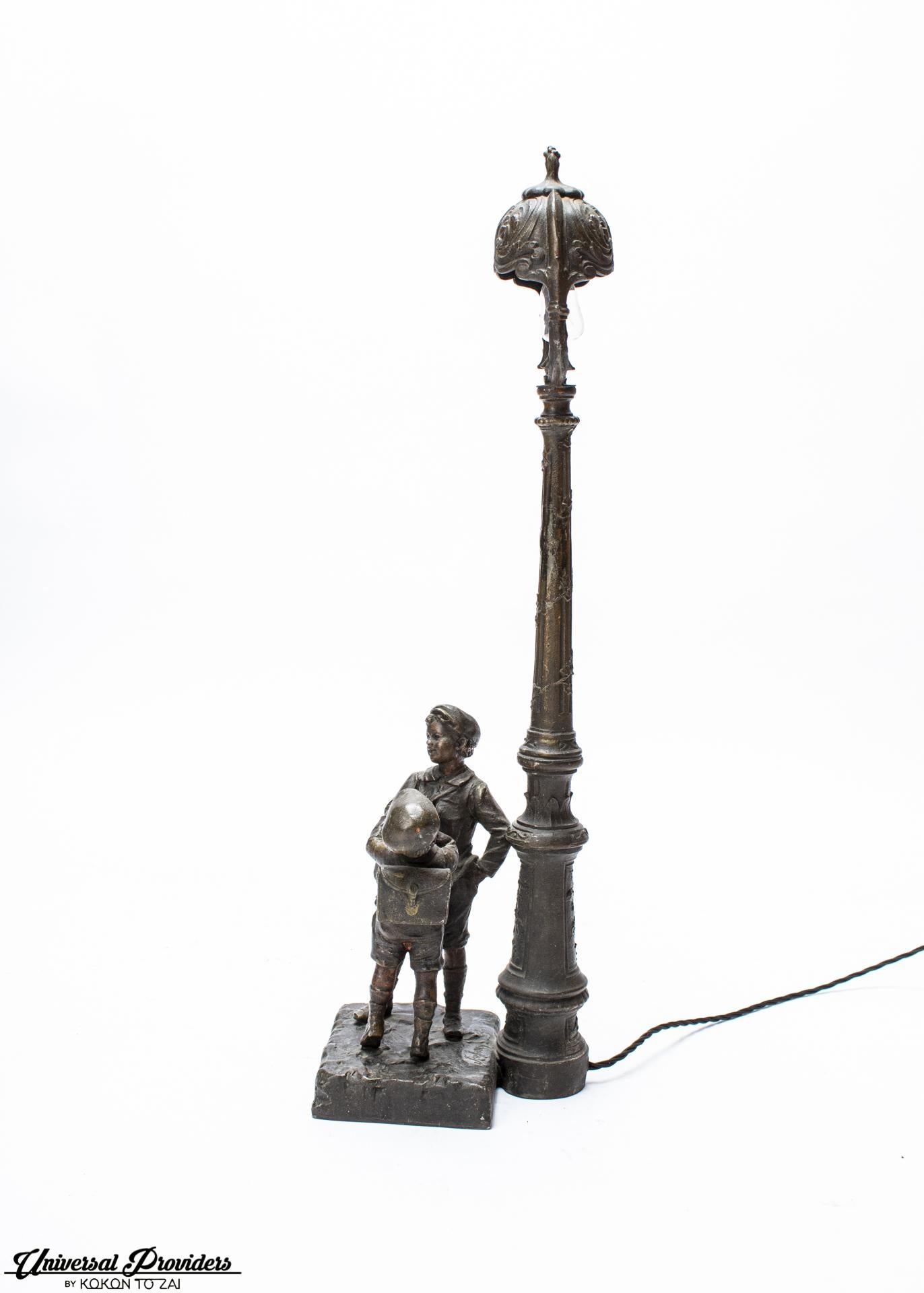 statue cigarette