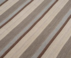 Minimalistischer gestreifter Flachgewebe-Teppich im Mid-Century Modern-Stil