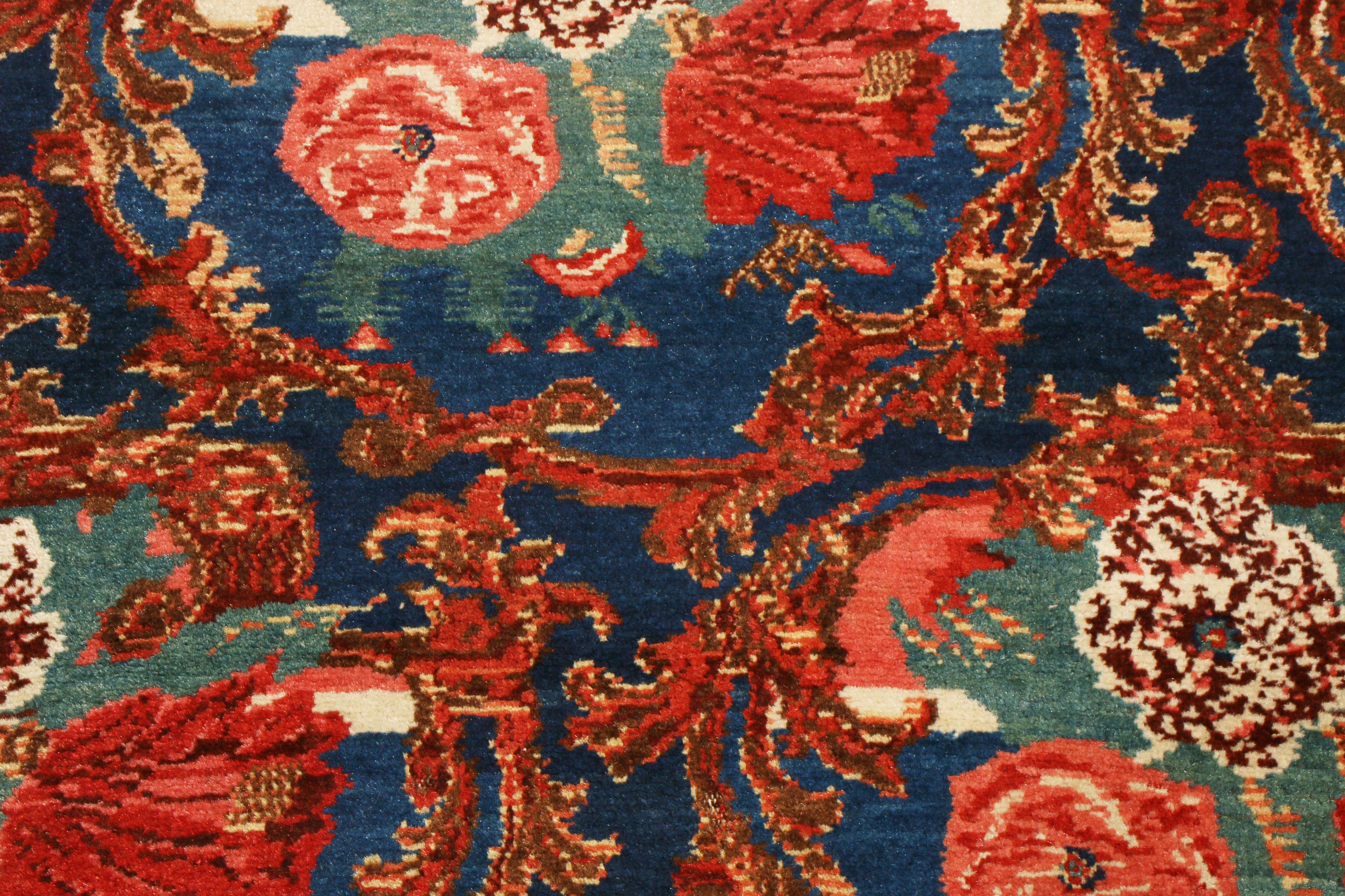 Antikes antikes Senneh Traditionelles Crimson-Rotes und Blaues Blumenmuster von Teppich & Kelim (Persisch) im Angebot