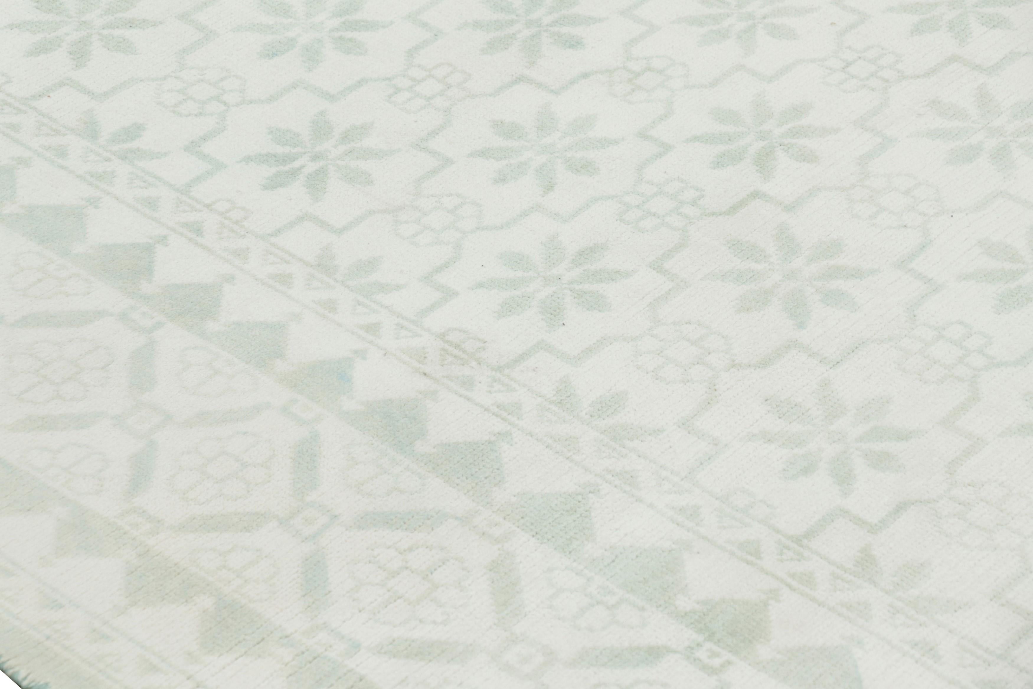 Contemporary Rug and Kilim’s Dhurrie Style Rug in White and Green with Floral Patterns For Sale