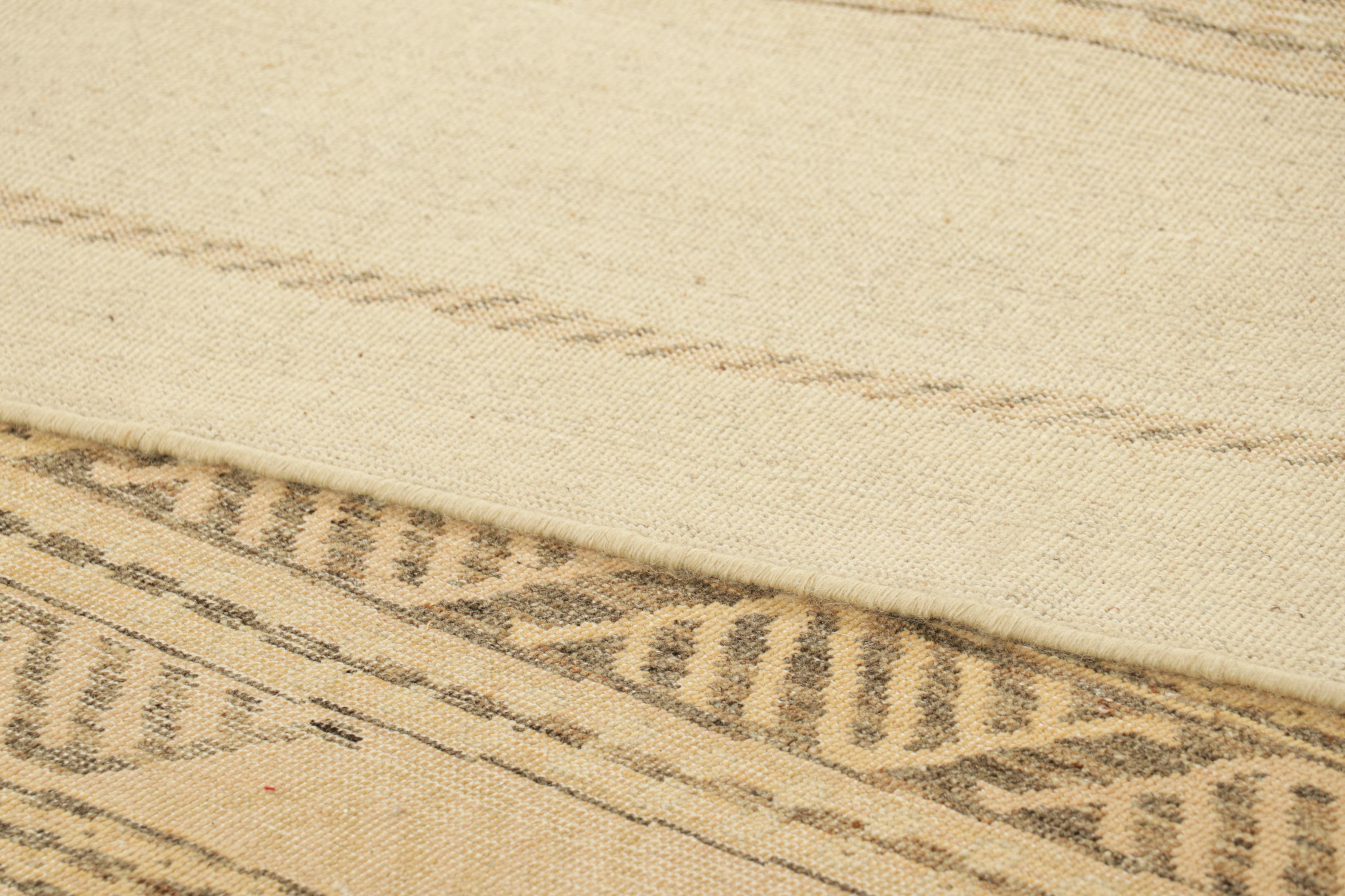 Lana Rug & Kilim è un tappeto in stile Distressed di colore beige-marrone con  Modelli geometrici in vendita