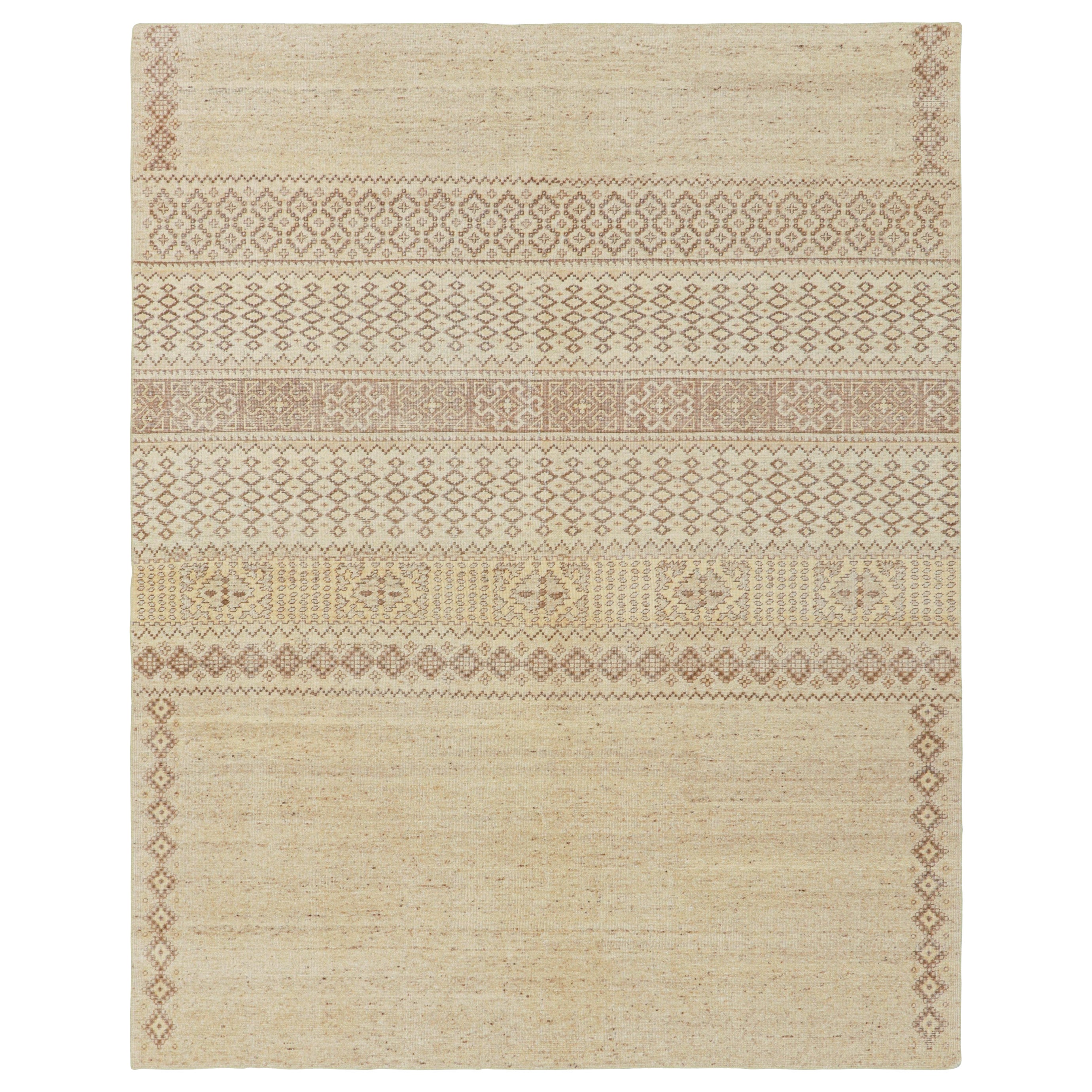 Rug & Kilim è un tappeto in stile Distressed di colore beige-marrone con  Modelli geometrici