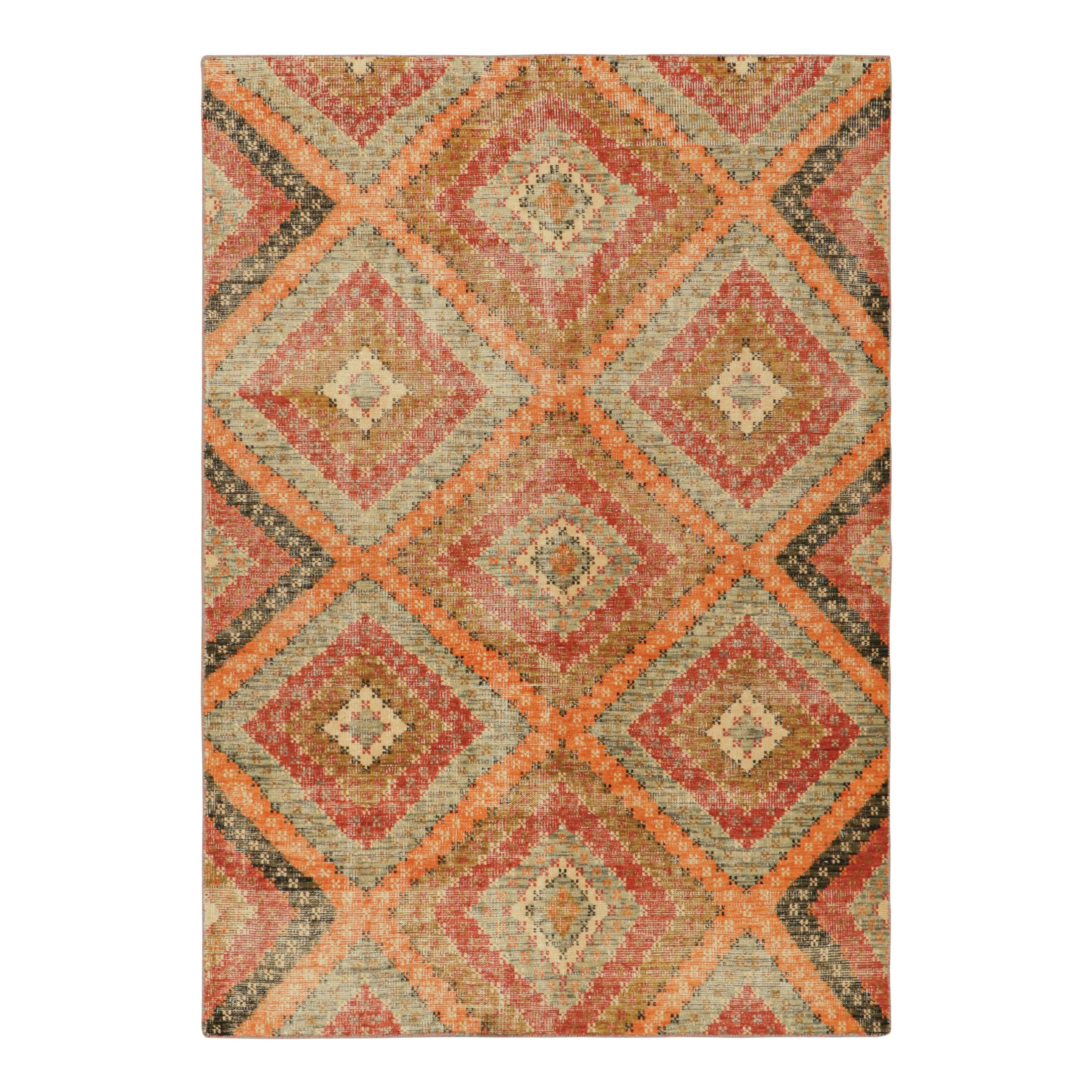 Rug & Kilim's Distressed Style Teppich in warmen polychromatischen Rautenmustern