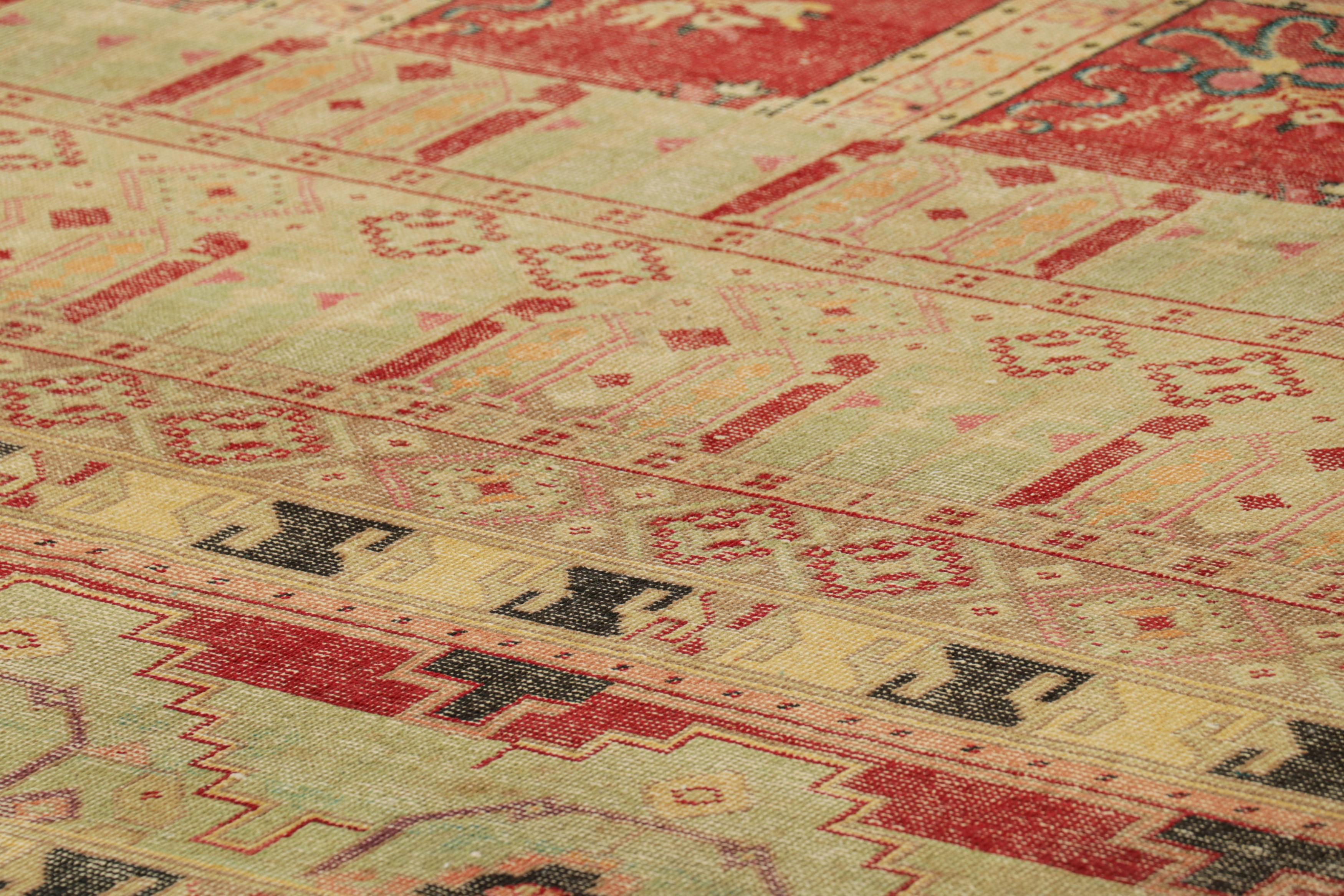 Dieser 6x10 große Teppich aus handgeknüpfter Wolle stellt eine aufregende neue Linie in den Modern Classics Collections von Rug & Kilim dar - eine zeitgemäße Neuinterpretation von Vintage- und antiken Stammesmustern, mit einer einzigartigen neuen