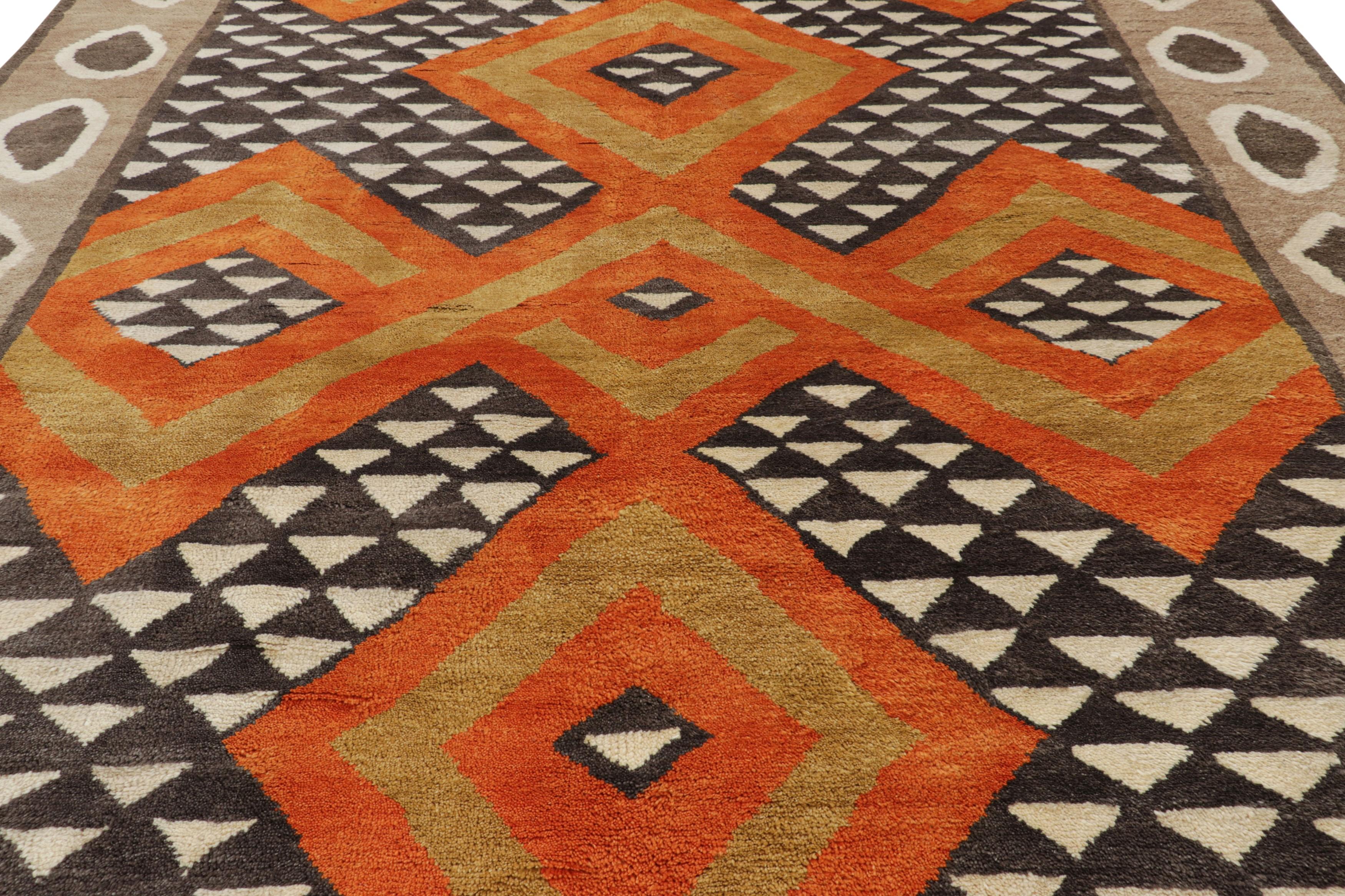 Anudada a mano en algodón, esta alfombra de 10x14 se inspira en las alfombras tribales, con un parecido especial a los kilims del suroeste, y es la última incorporación a la colección Modern Classics de Rug & Kilim. 

Sobre el diseño: 

Esta pieza