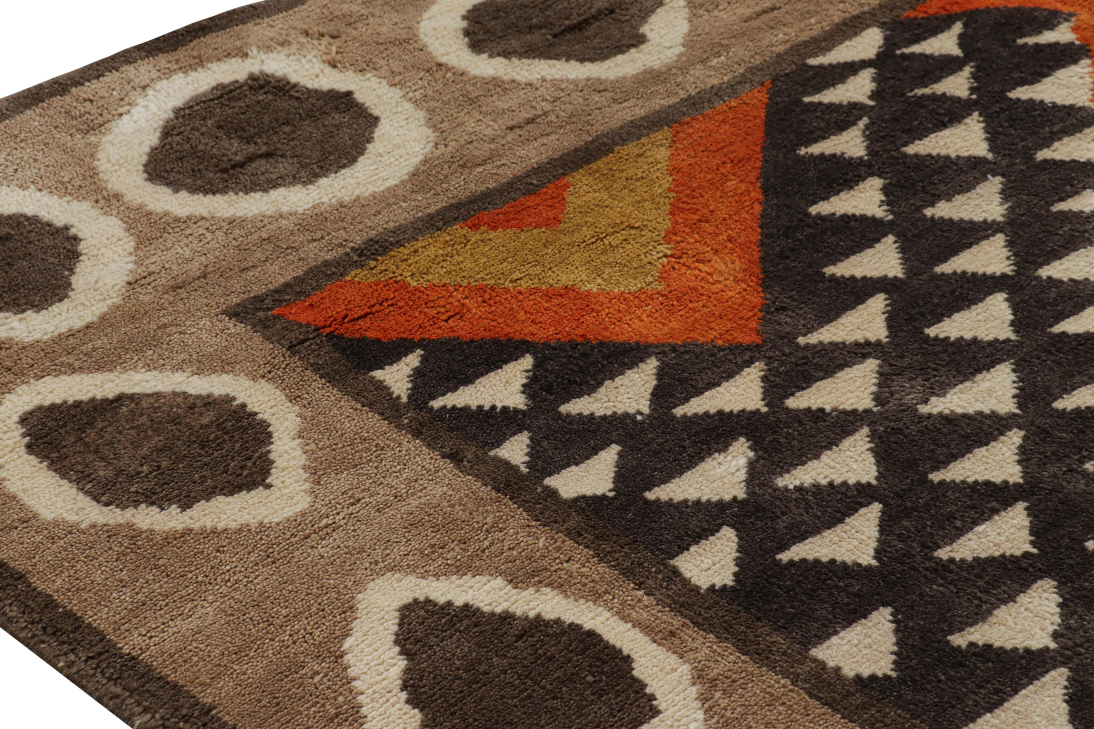 Alfombra Rug & Kilim Estilo Suroeste en Naranja y Marrón con Motivo Geométrico en Nuevo estado para la venta en Long Island City, NY