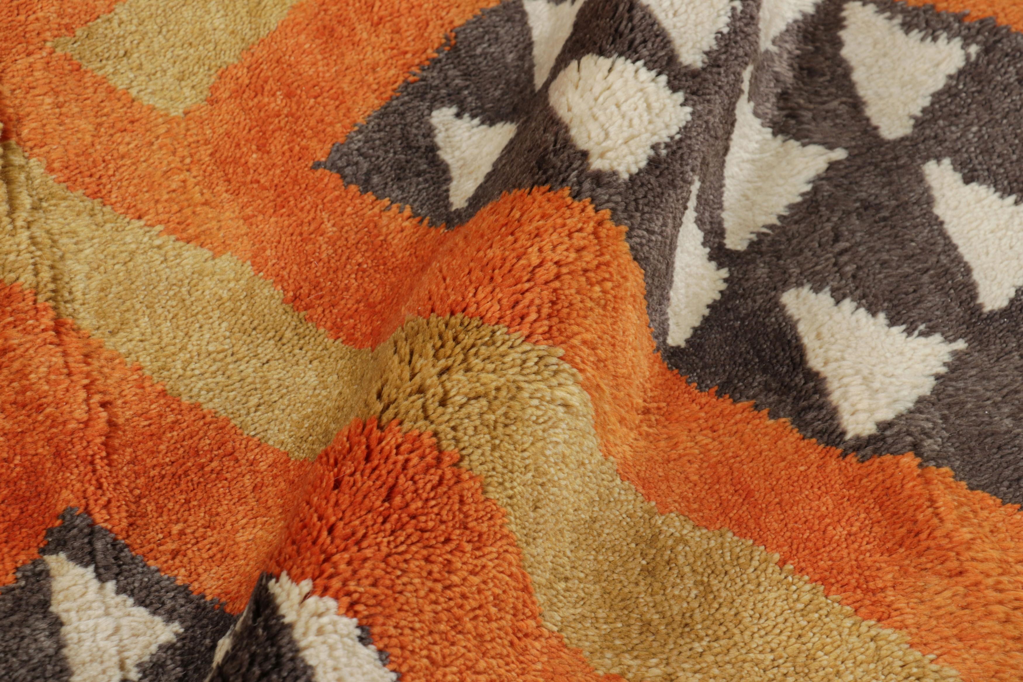Alfombra Rug & Kilim Estilo Suroeste en Naranja y Marrón con Motivo Geométrico Siglo XXI y contemporáneo en venta