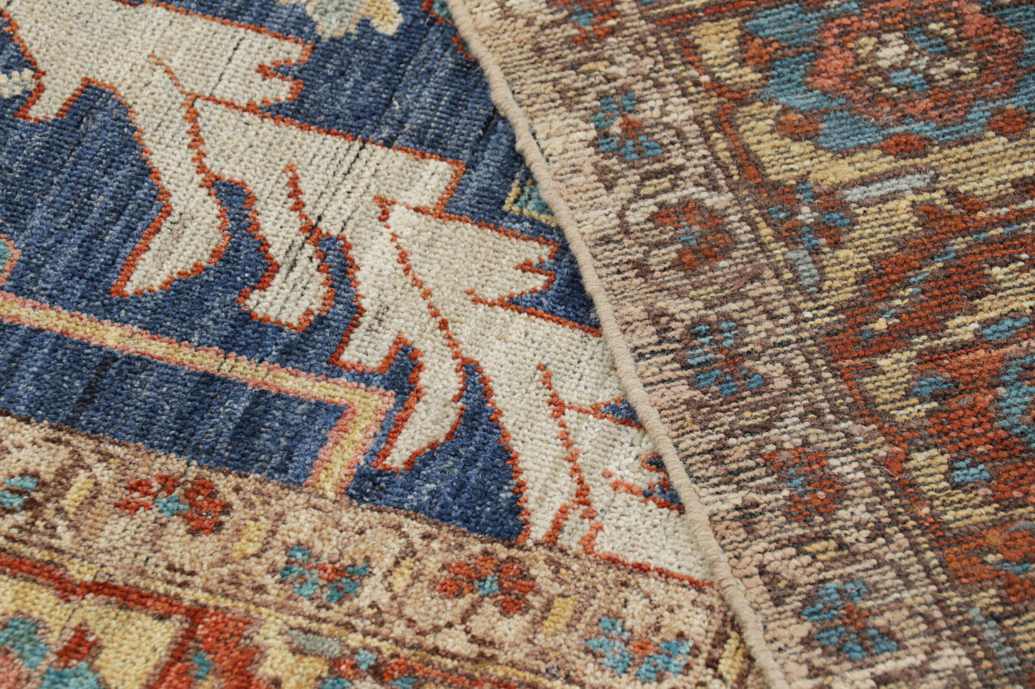 Alfombra persa Bakshaish de Rug & Kilim en azul marino con motivos florales Lana en venta