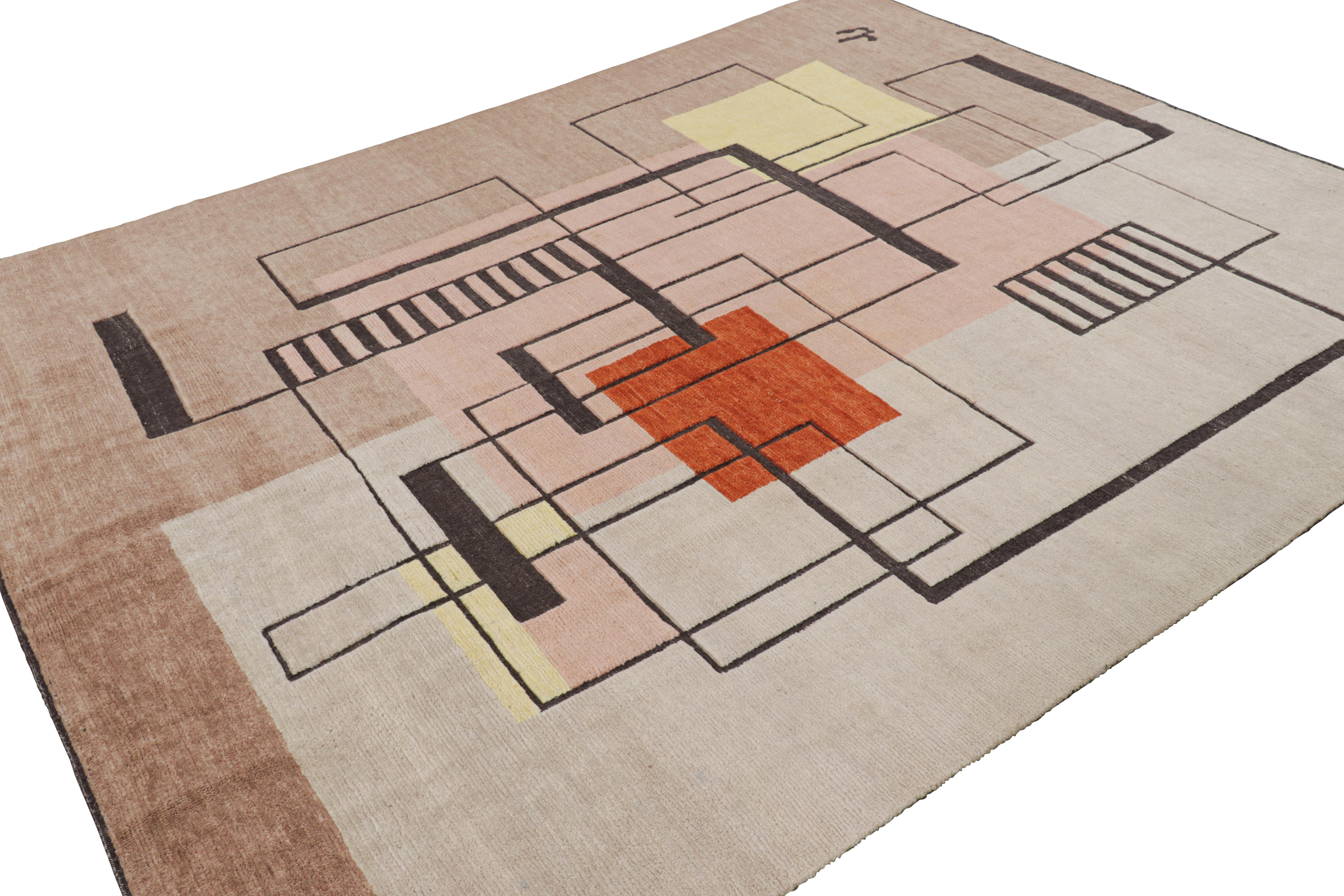 Annodato a mano Rug & Kilim è un tappeto in stile scandinavo di colore beige con motivi geometrici alti e bassi. in vendita