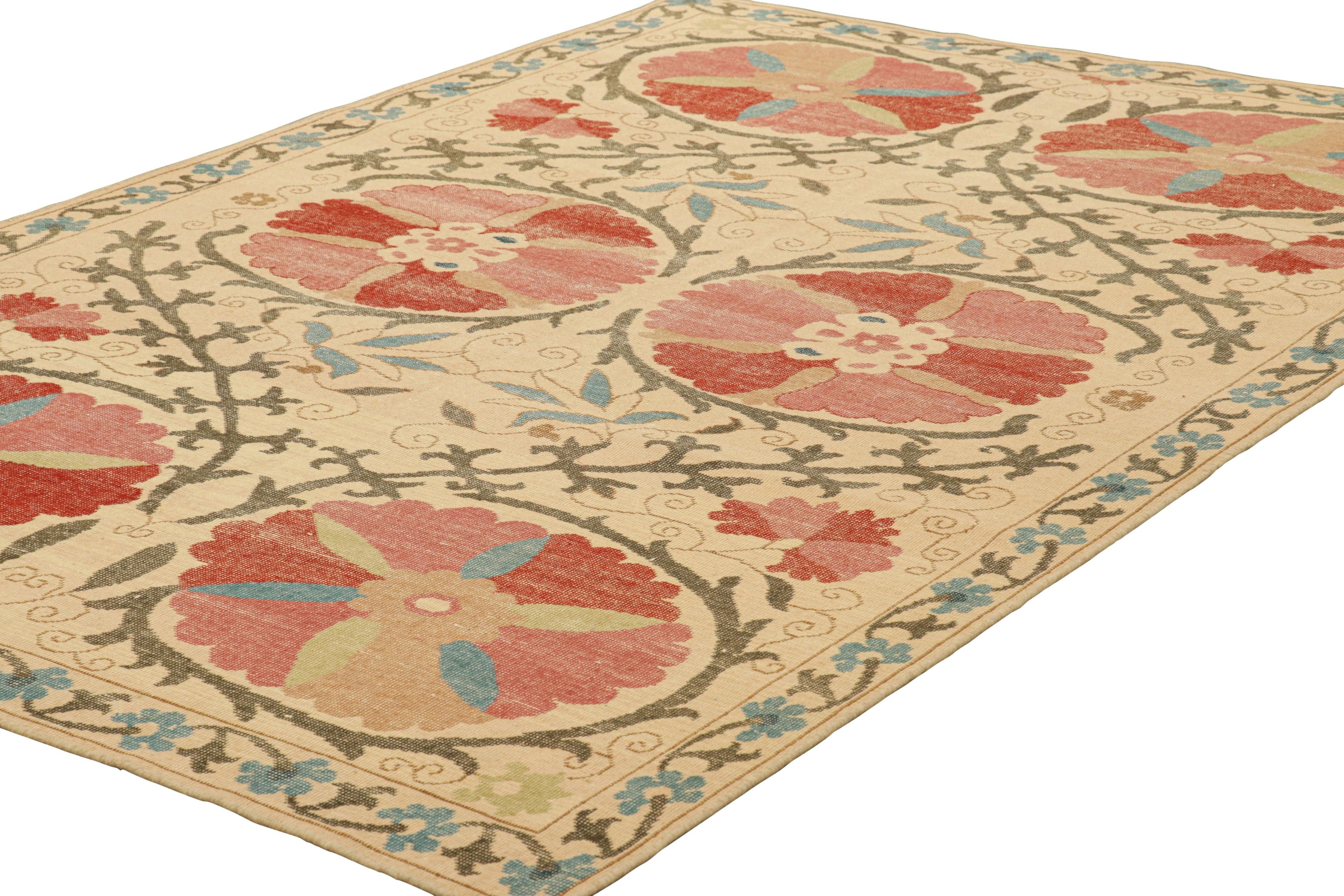 Rug & Kilim's Suzani Style Teppich in Beige mit floralen Medaillons (Handgeknüpft) im Angebot