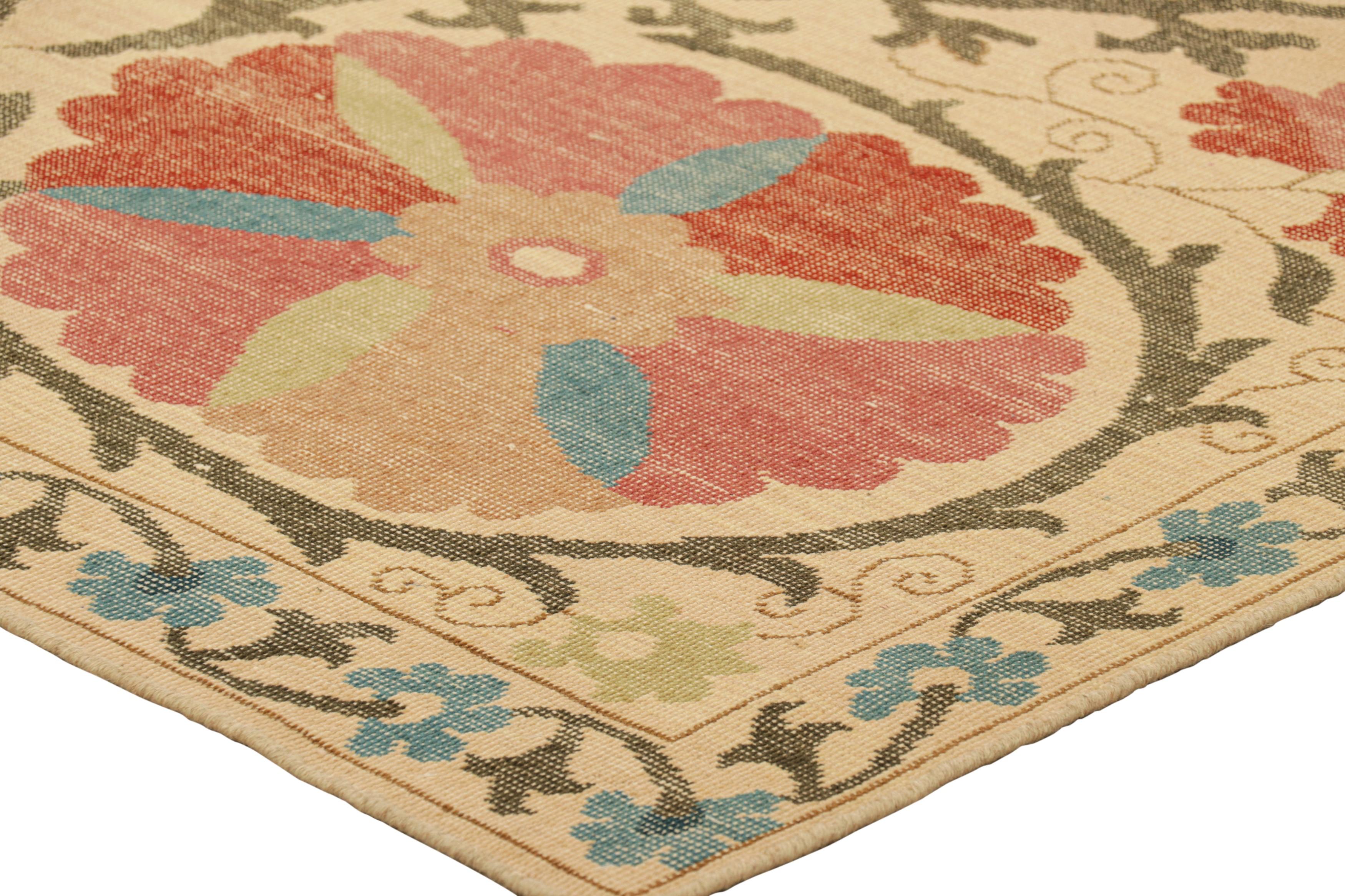 Rug & Kilim's Suzani Style Teppich in Beige mit floralen Medaillons (21. Jahrhundert und zeitgenössisch) im Angebot