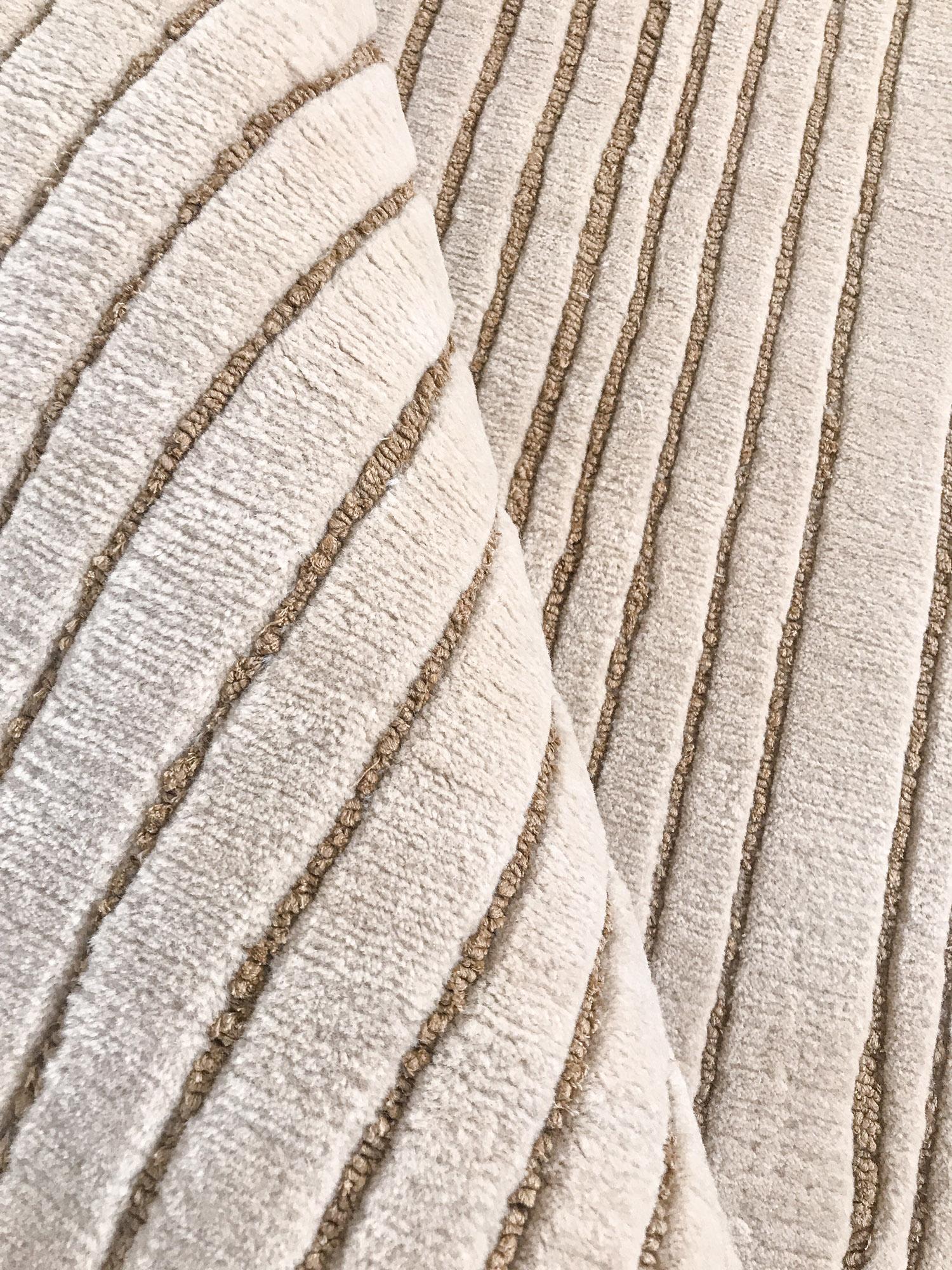 Rug Beige Minimalism Coastal Modern handmade Wool Silk Rug - Caracas  For Sale 1