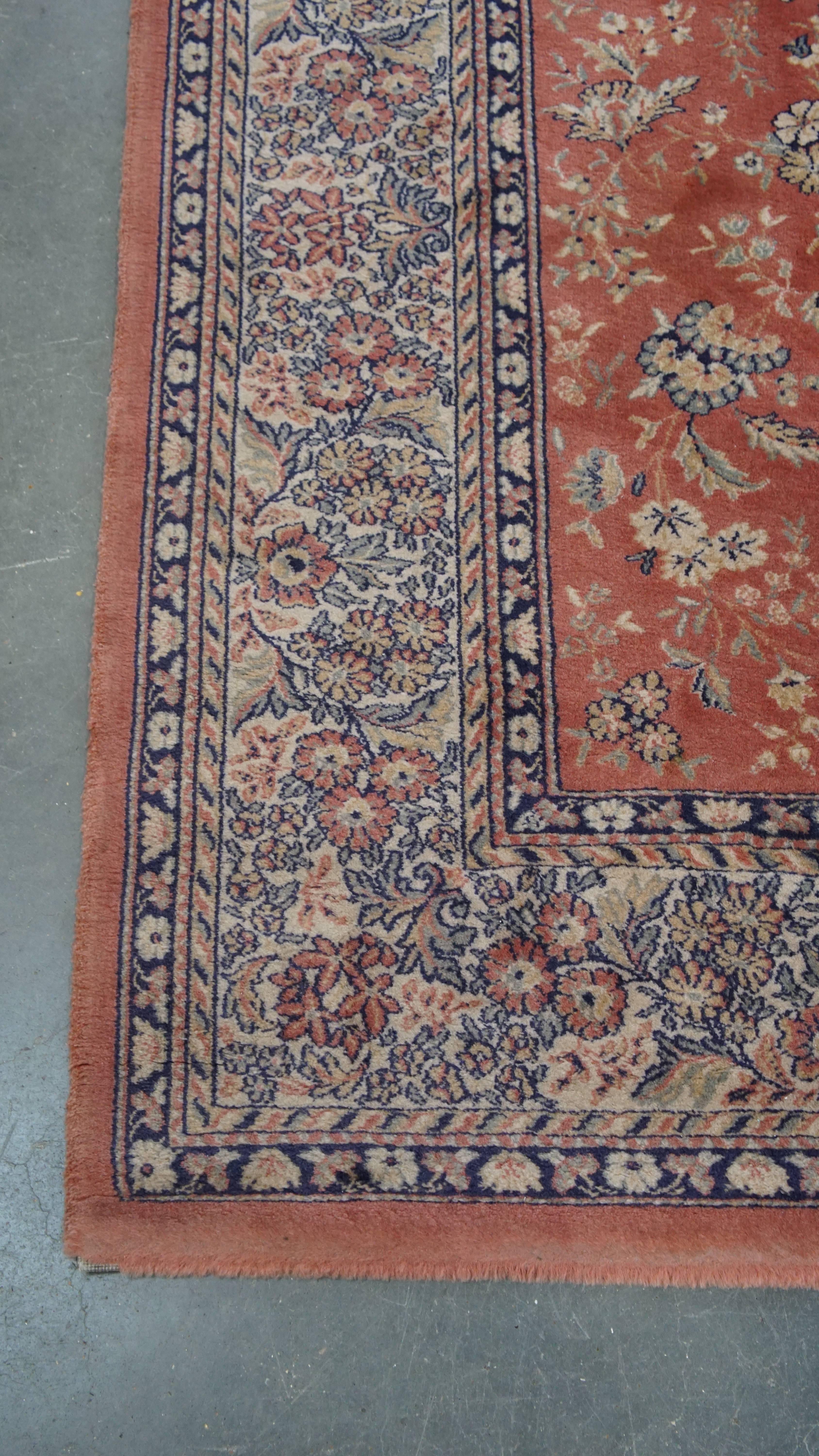 Teppich mit Rosa und Rot - 298x201 cm (Klassisch-römisch) im Angebot