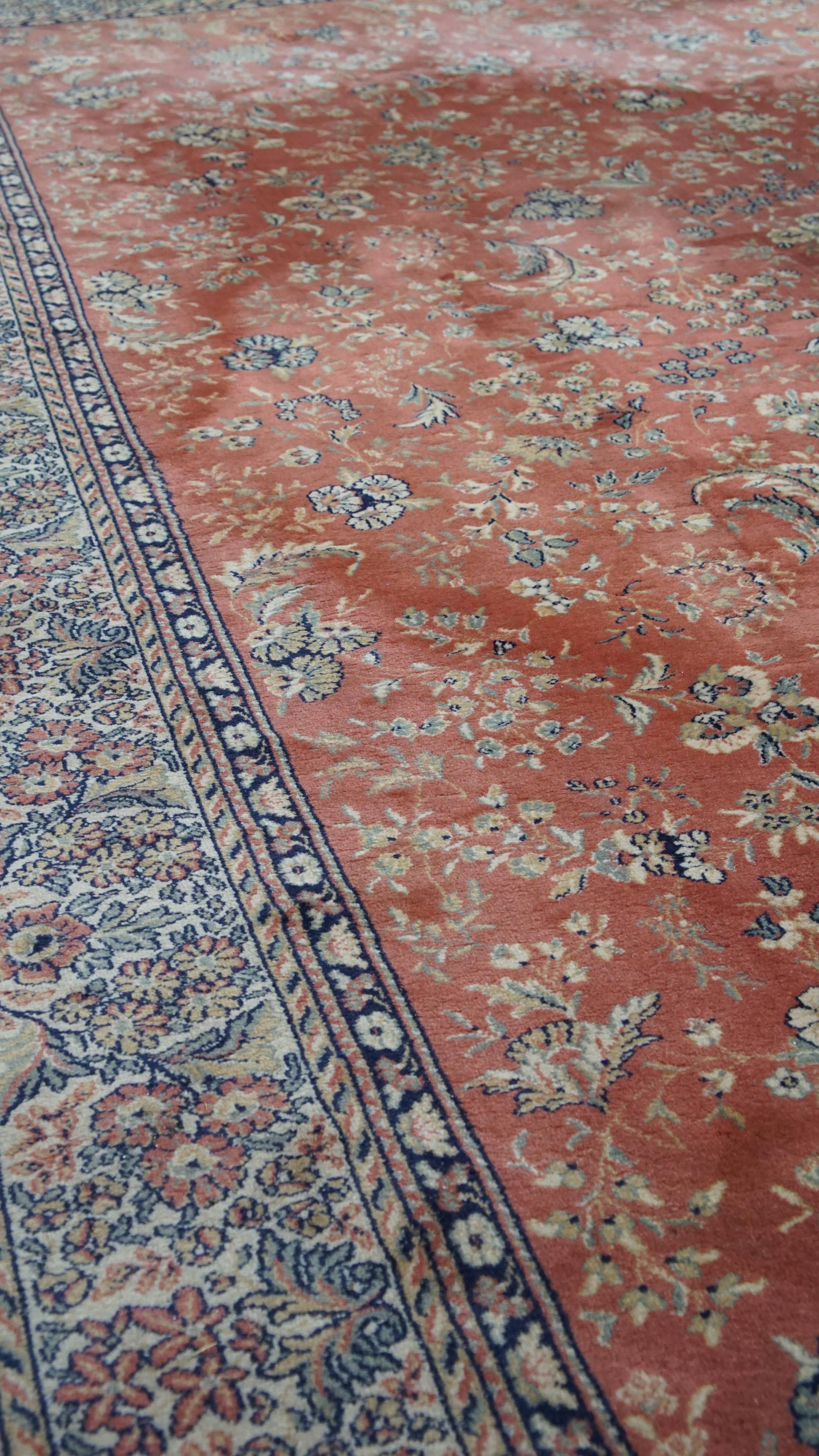 Teppich mit Rosa und Rot - 298x201 cm (Handgefertigt) im Angebot