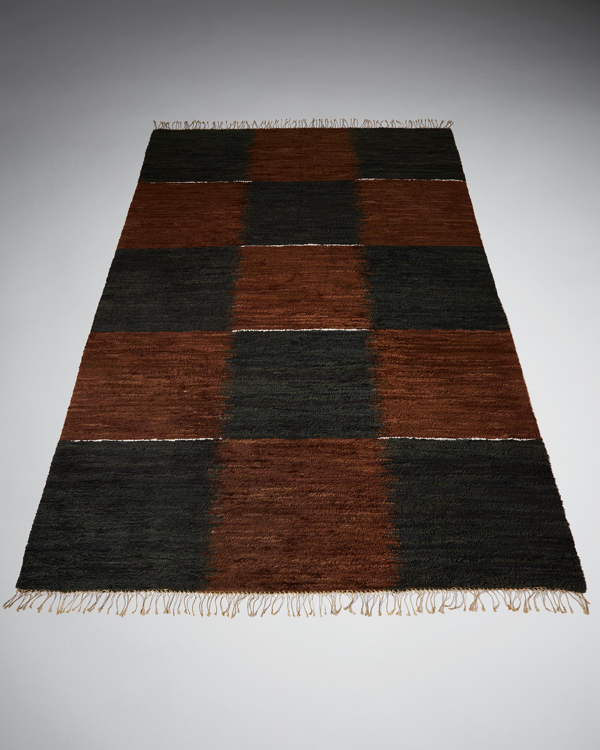 Rug, anonymous,
Finland, 1950s.
Woven sheepskin.

Retailed by Artek, Finland.

Measures: L 400 cm/ 13' 2