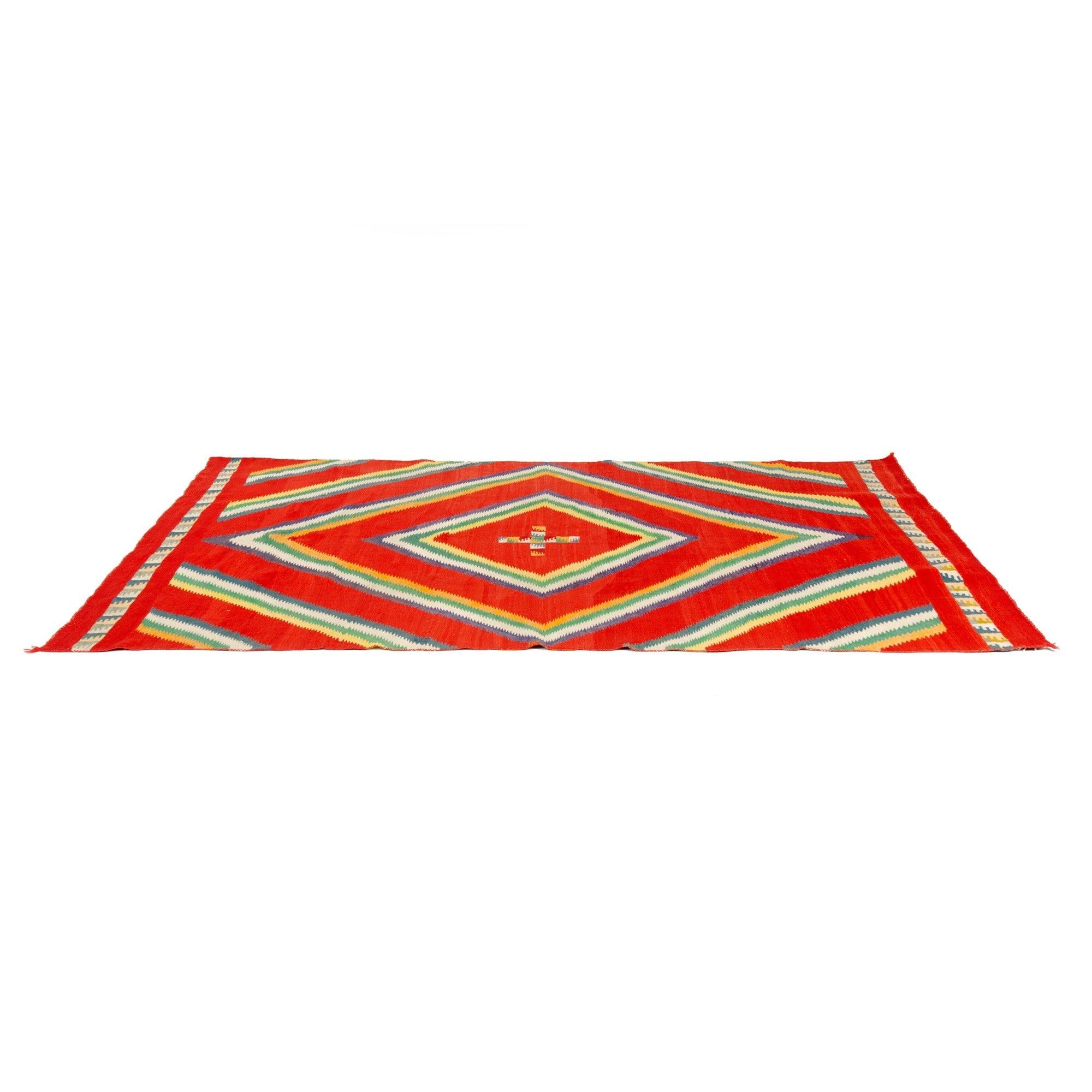 Ein sehr grafisches Navajo-Gewebe in schönem Originalzustand mit lebendiger Farbgebung.