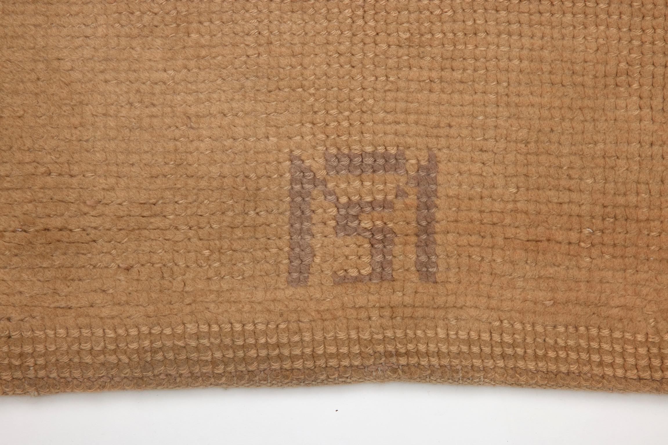 Rug In Good Condition For Sale In Paris, FR