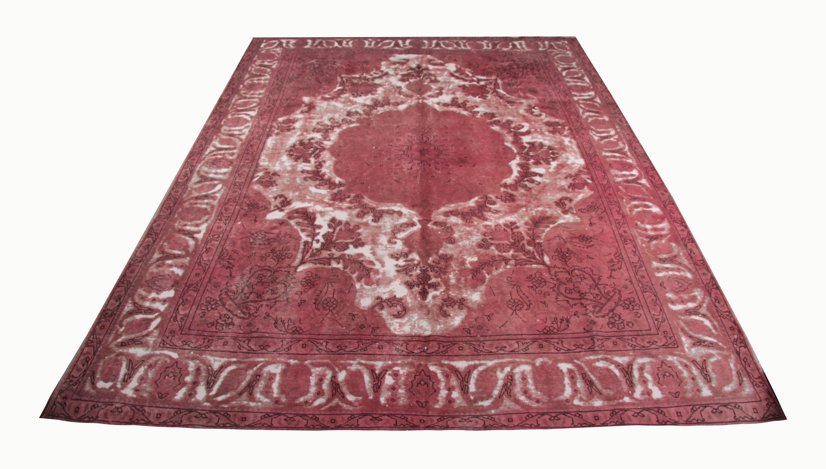 This oriental wool area rug was woven by hand in the late 20th century and featured an exquisite medallion design. Symmetrically woven with an intricate design featuring floral and geometric elements. The colours are simple with a traditional red