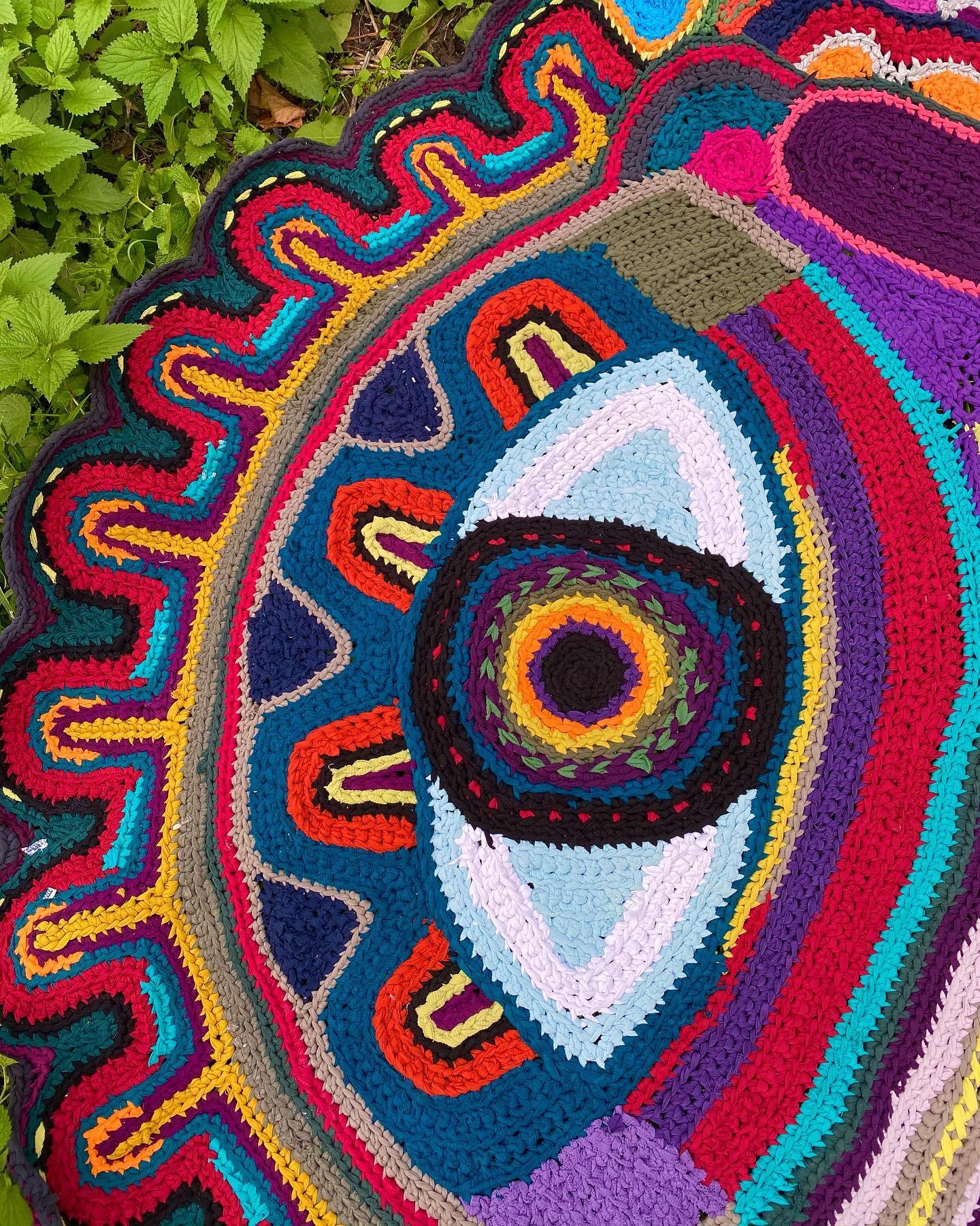 Ucraino Tappeto fatto a mano Psychedelic Starry Eye Abstract Boho Art Carpet 220×190 cm in vendita