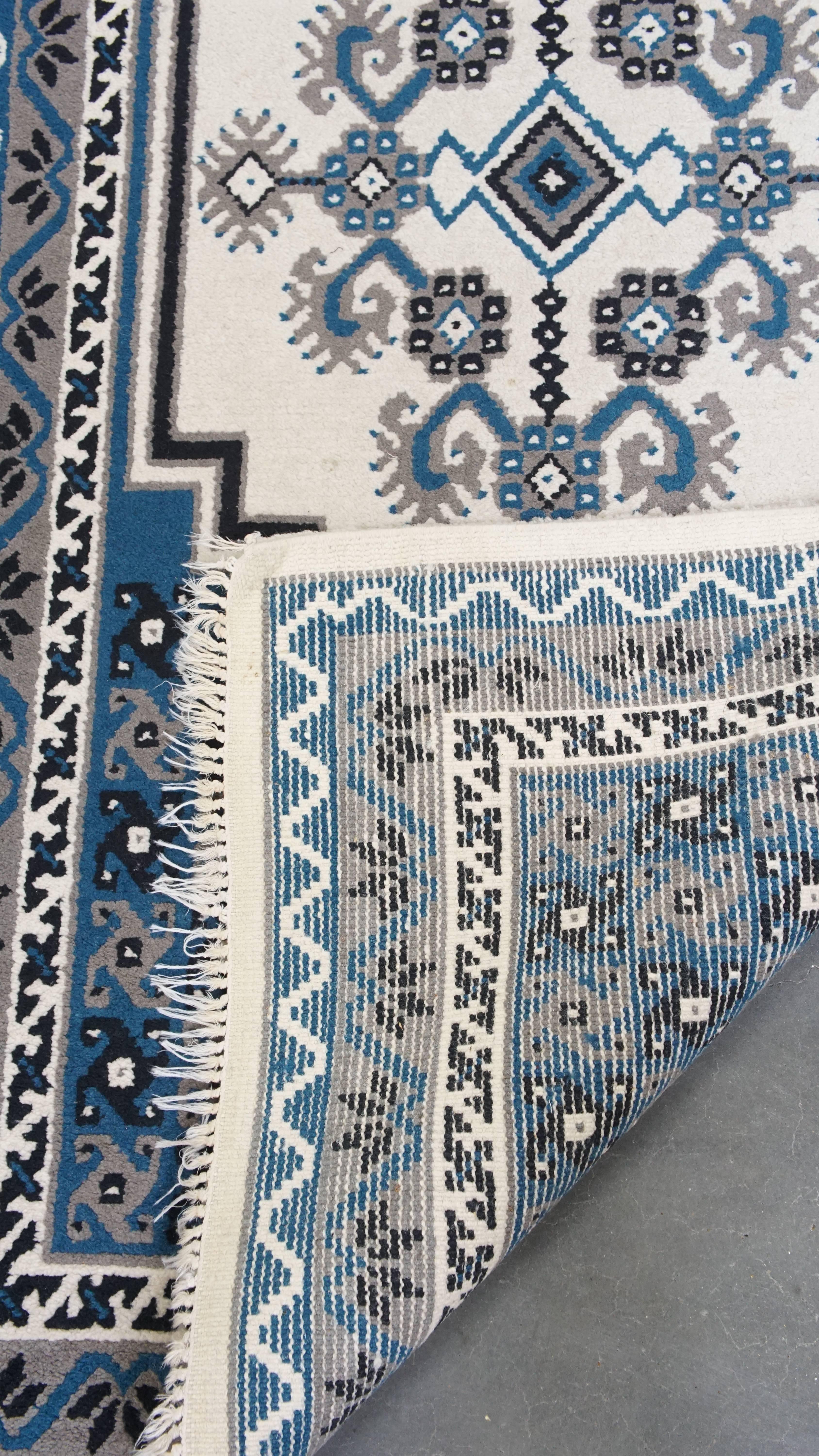 Tappeto in  Toni blu e bianchi 181x90 cm in vendita 1