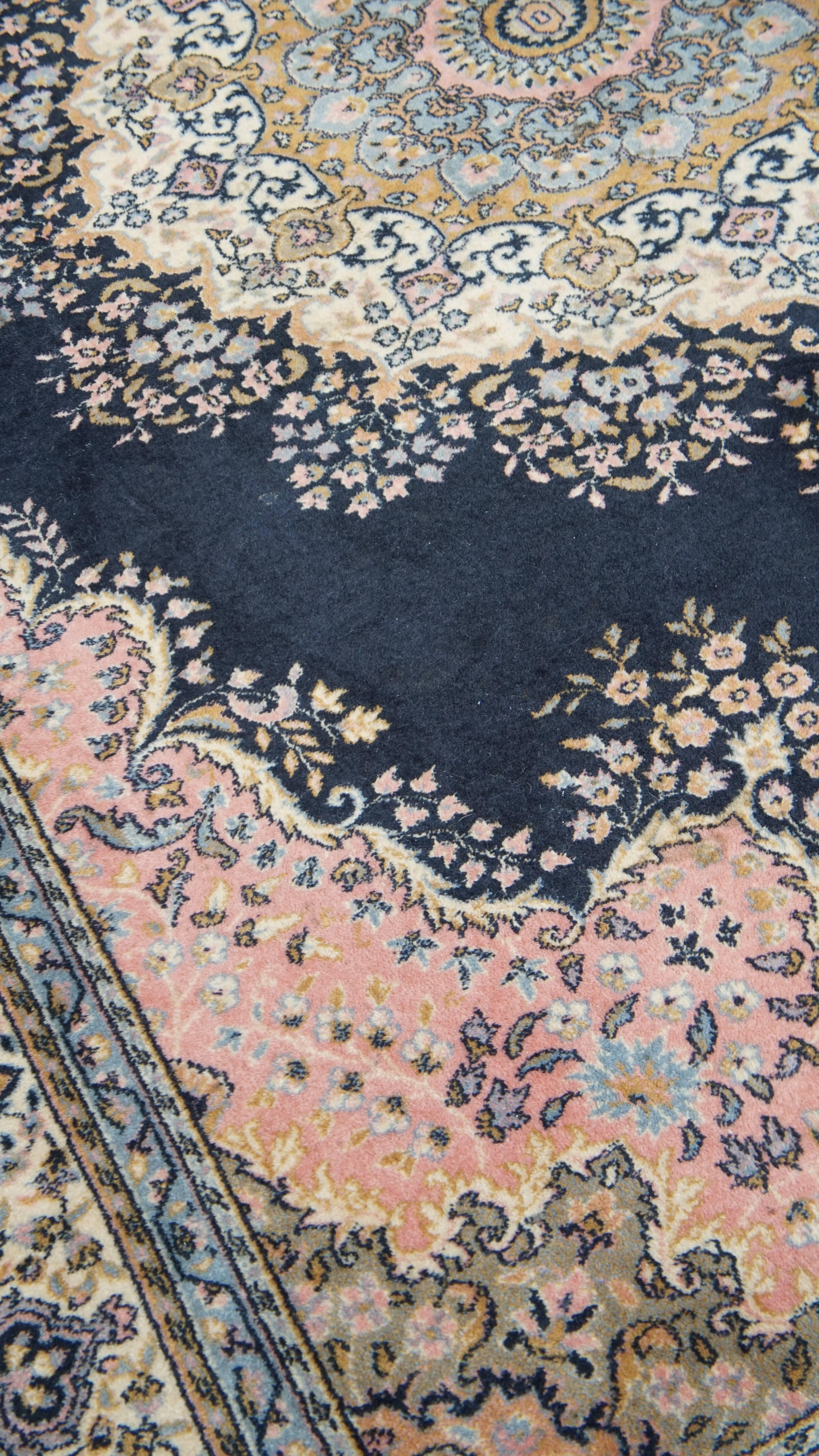 Teppich in Rosa und Dunkelblau mit tollem Muster - 240x170 cm (Handgefertigt) im Angebot
