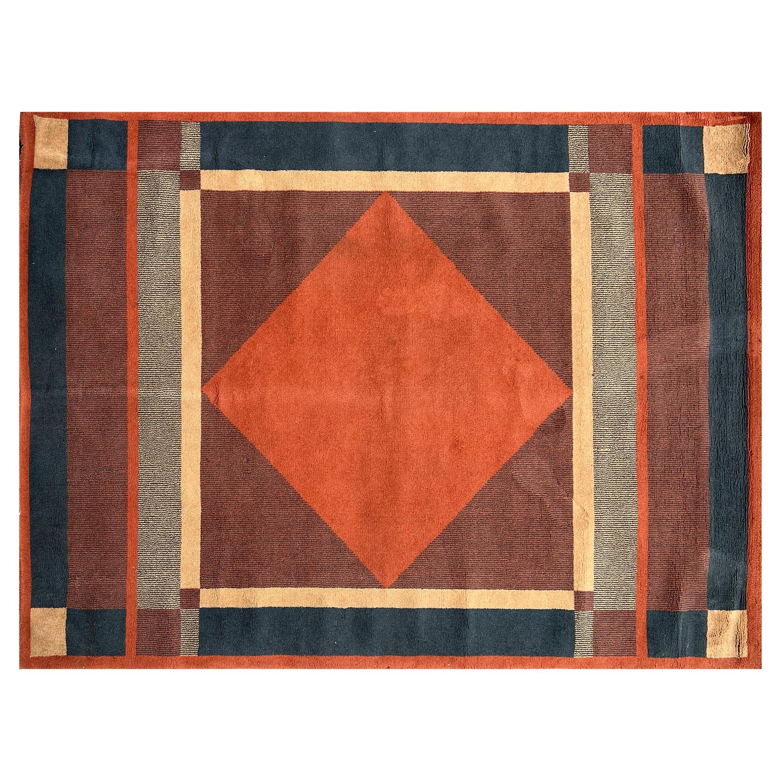 Rug in wool with geometric design, France, circa 1970 For Sale