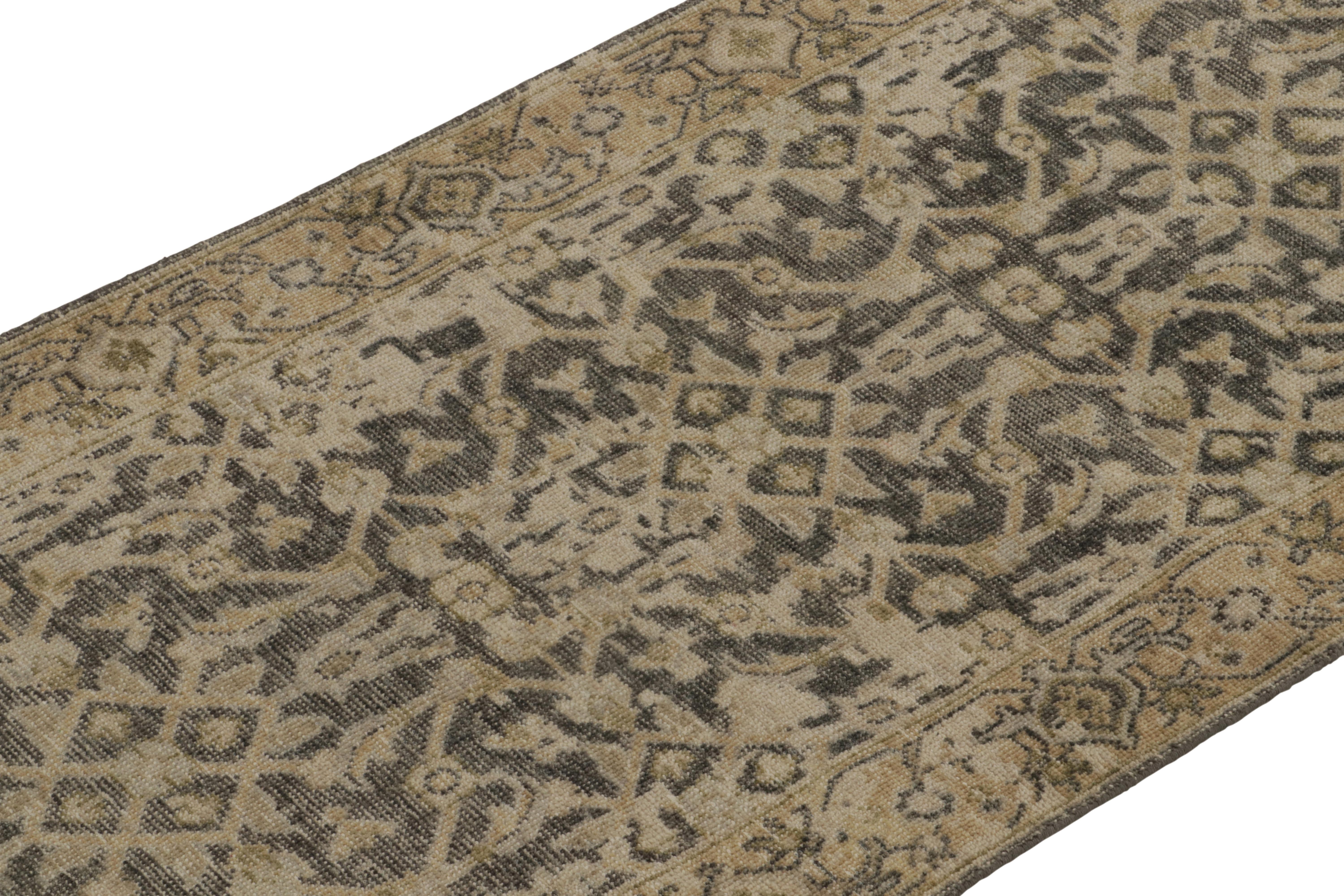 Rug & Kilim Distressed Persian Style Läufer in Schwarz & Beige Herati-Muster (Handgeknüpft) im Angebot