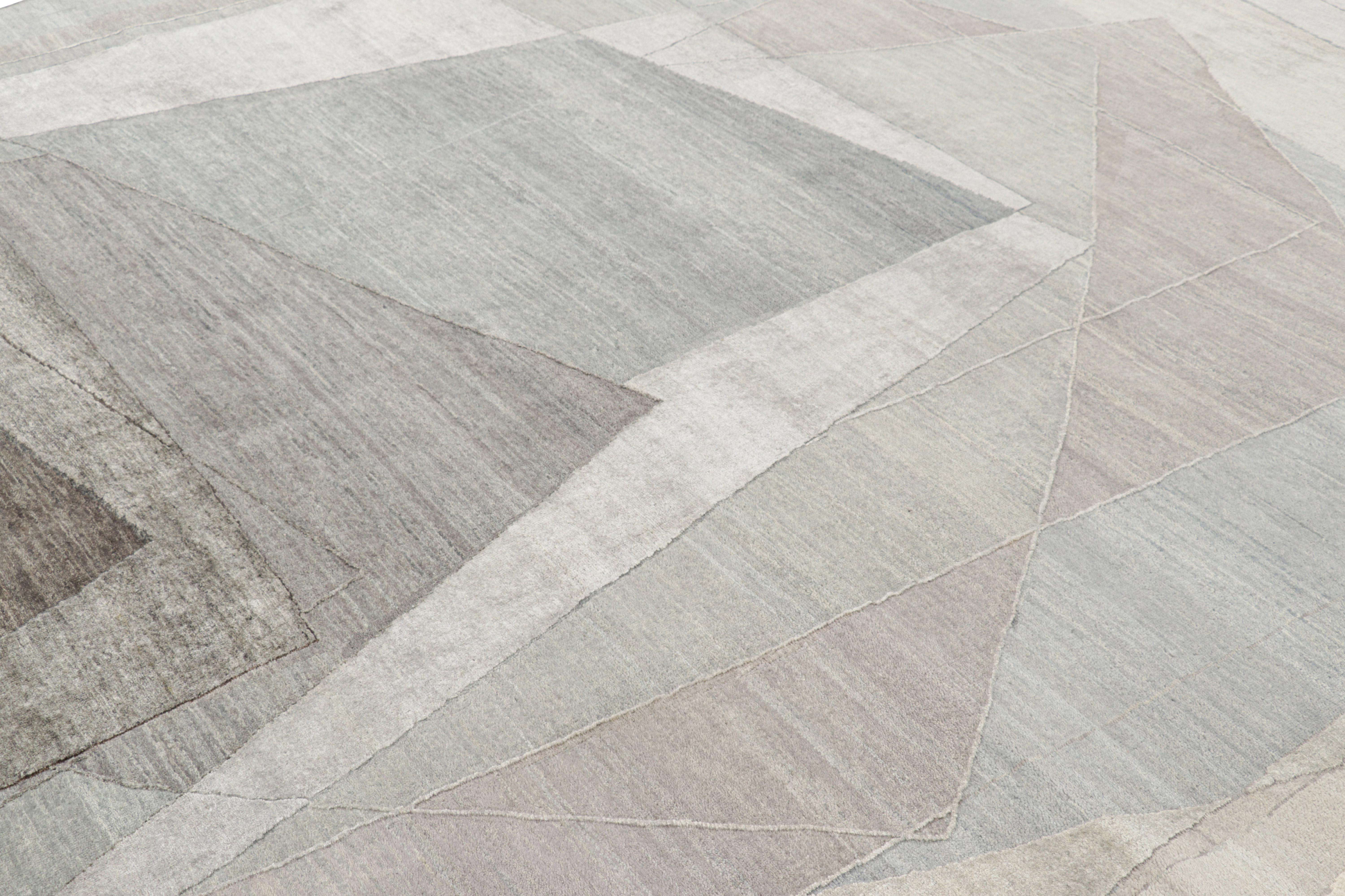 Annodato a mano in lana e seta, questo tappeto astratto 9x12 di Rug & Kilim, originario dell'India, presenta sottili motivi geometrici astratti: una novità intelligente ed emozionante della Rug & Kilim Modern Collection. 

Sul design: 

Questo