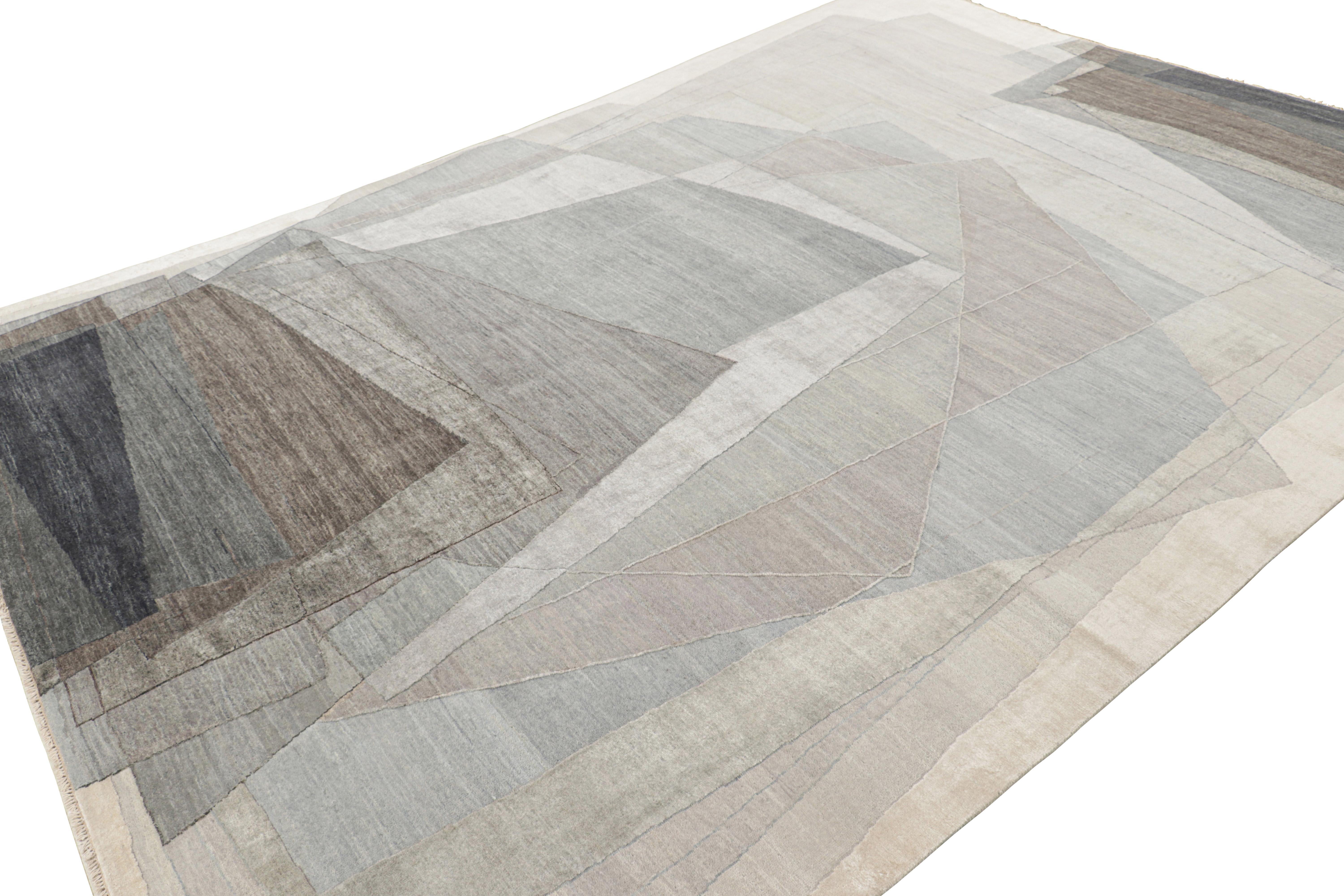 Indiano Rug & Kilim Tappeto moderno con motivi geometrici astratti in beige e grigio in vendita
