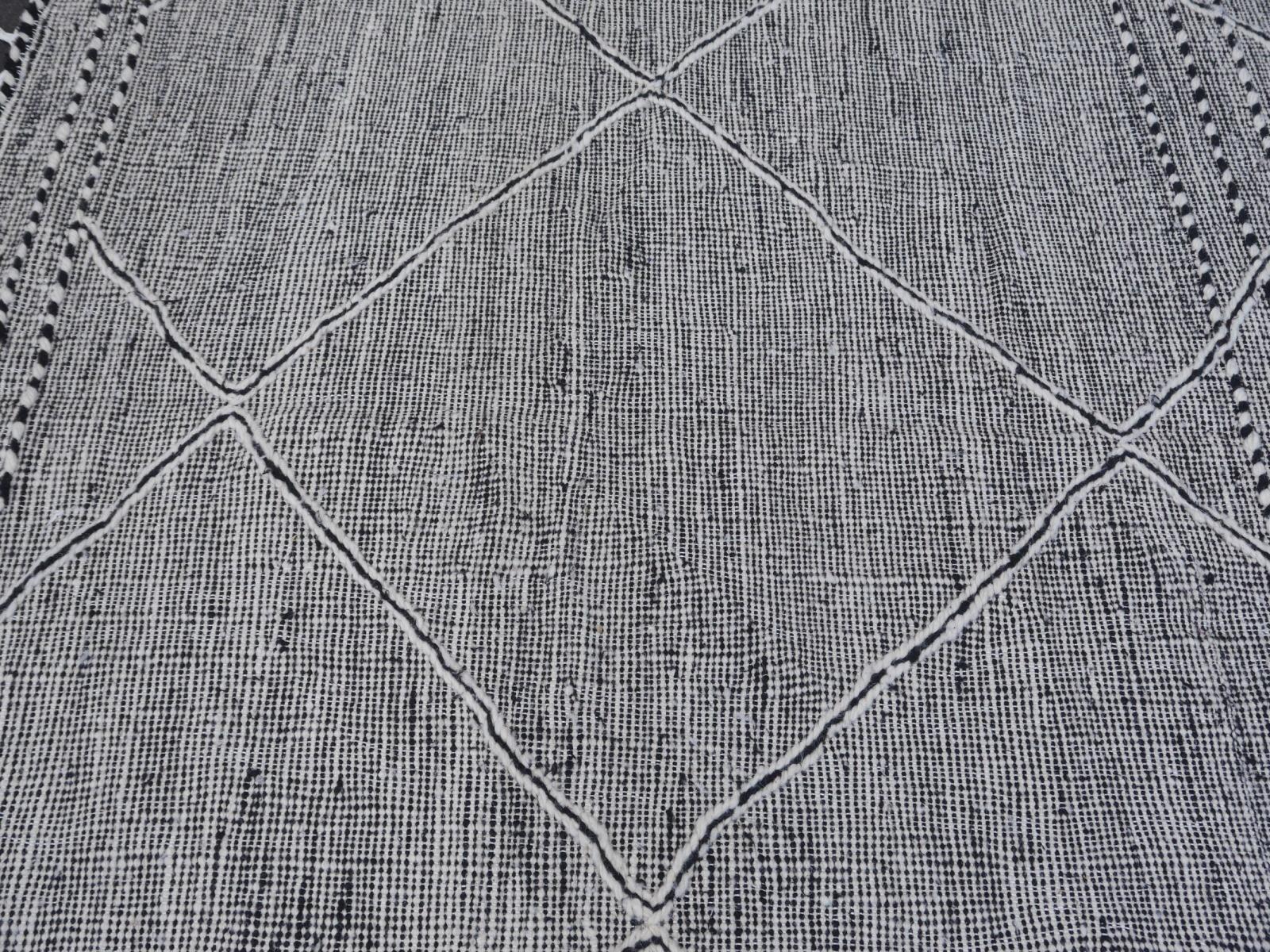Hand-Woven Rug Kilim Moroccan Berber Flat-Woven Black White Wool Diamond Djoharian Design For Sale