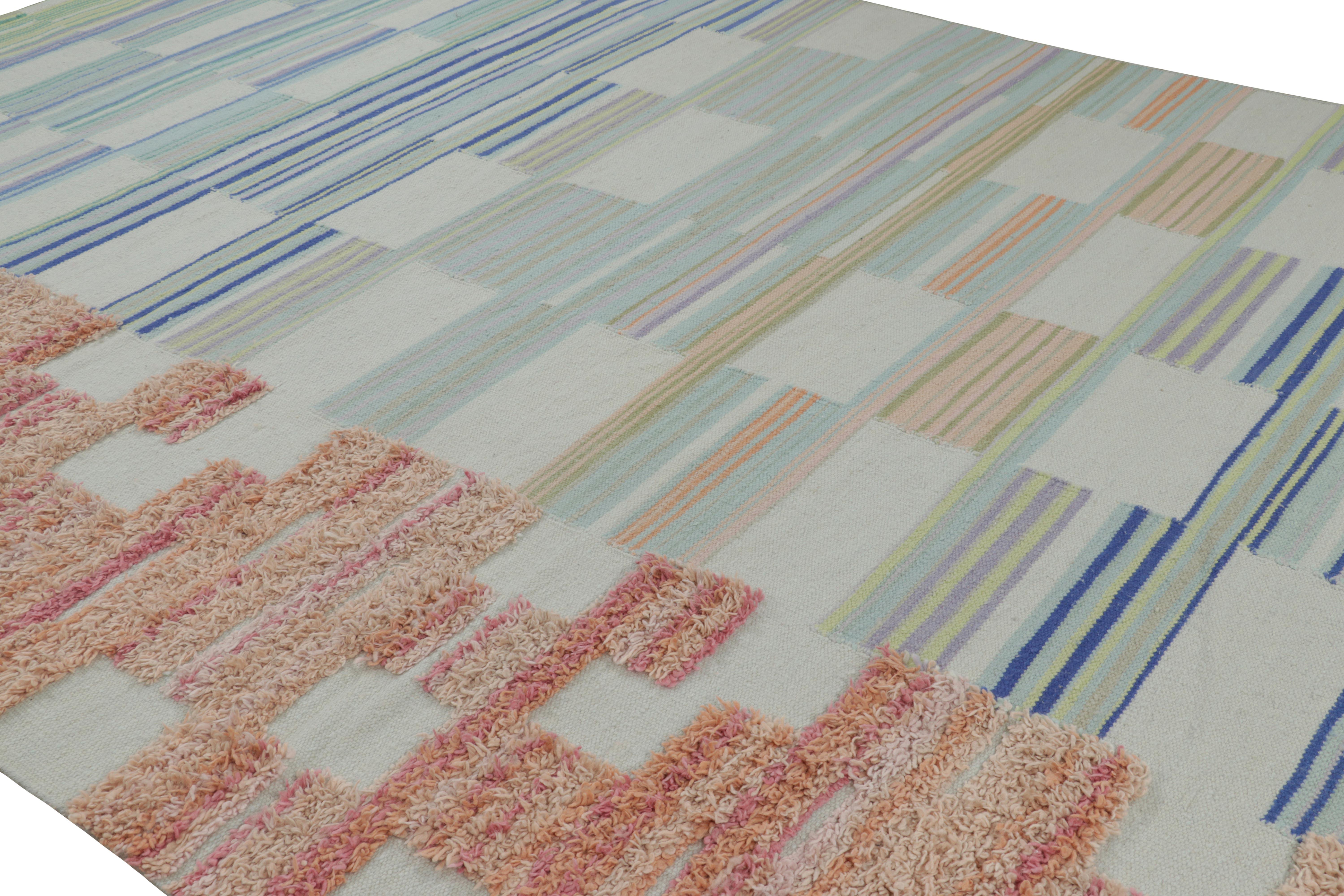 Dieser handgefertigte 10x15 Teppich ist ein aufregender, einzigartiger Teppich, der von Rug & Kilim und Betsy Wentz Interior Design entworfen wurde. Dieses handgewebte Stück aus Wolle, das sowohl eine Flor- als auch eine Flachgewebekonstruktion